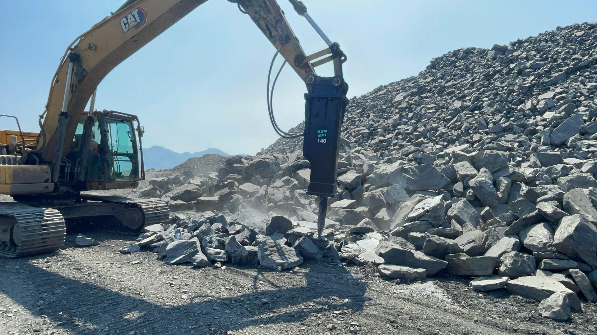 gray computer monitor