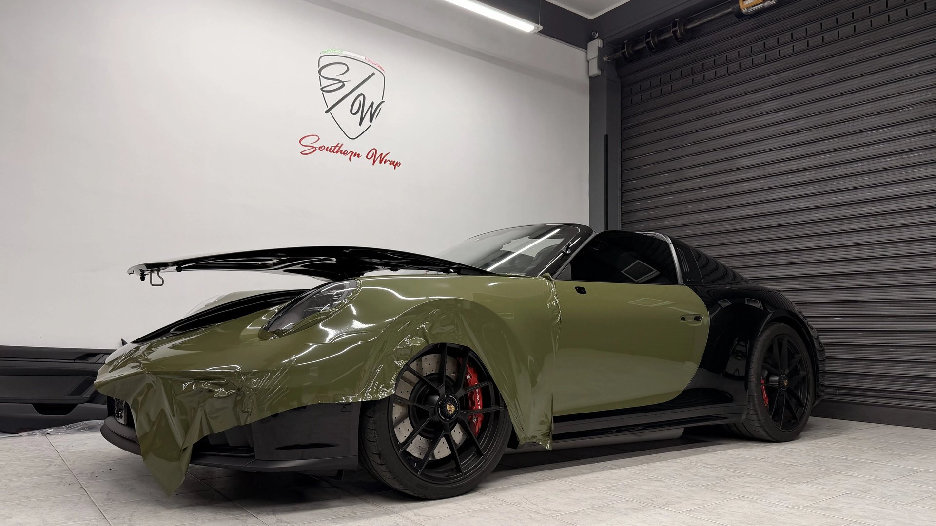 black and white bed linen