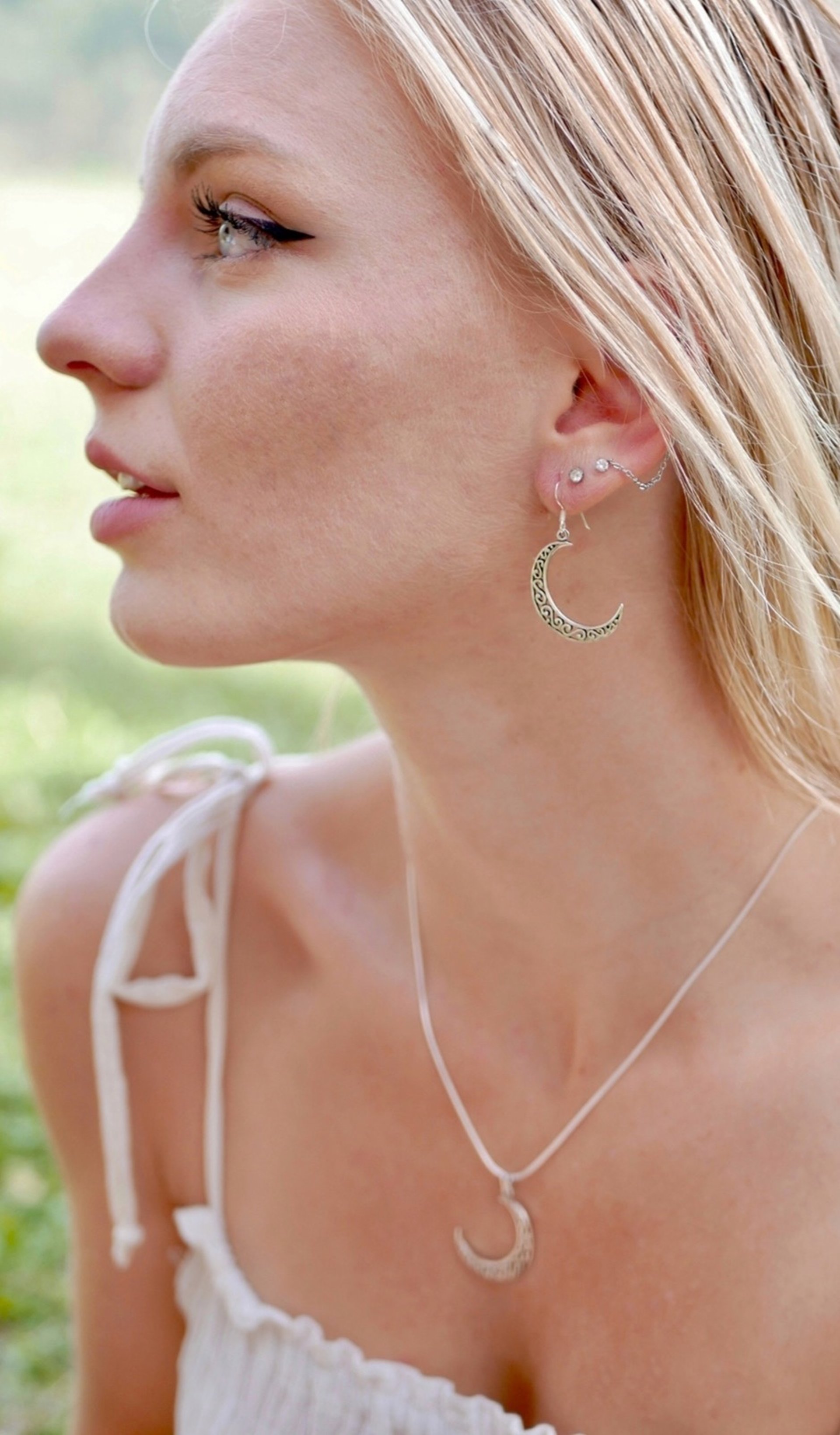 woman wearing silver and white pearl earring