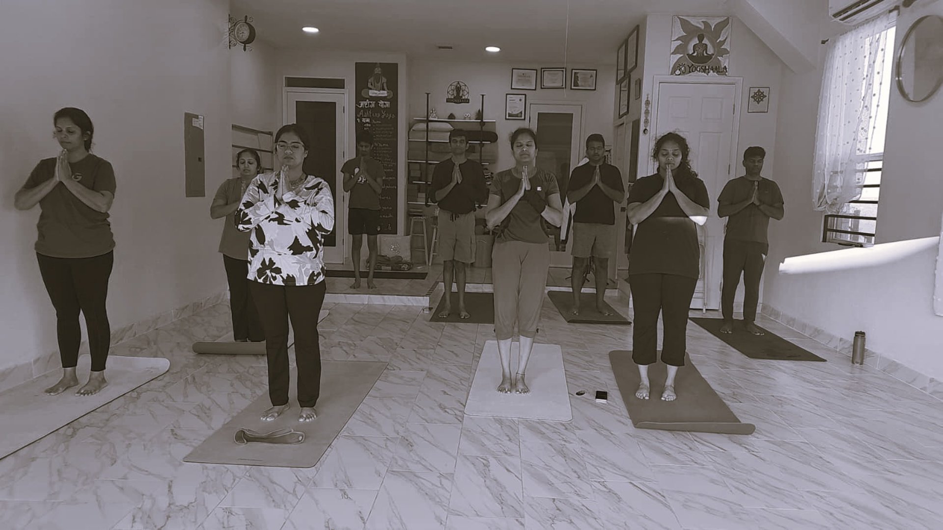 black and white bed linen