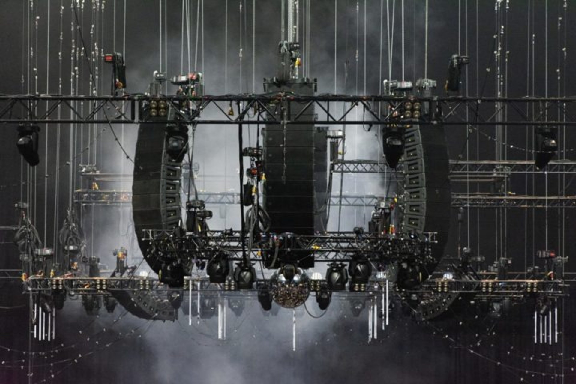 gray computer monitor