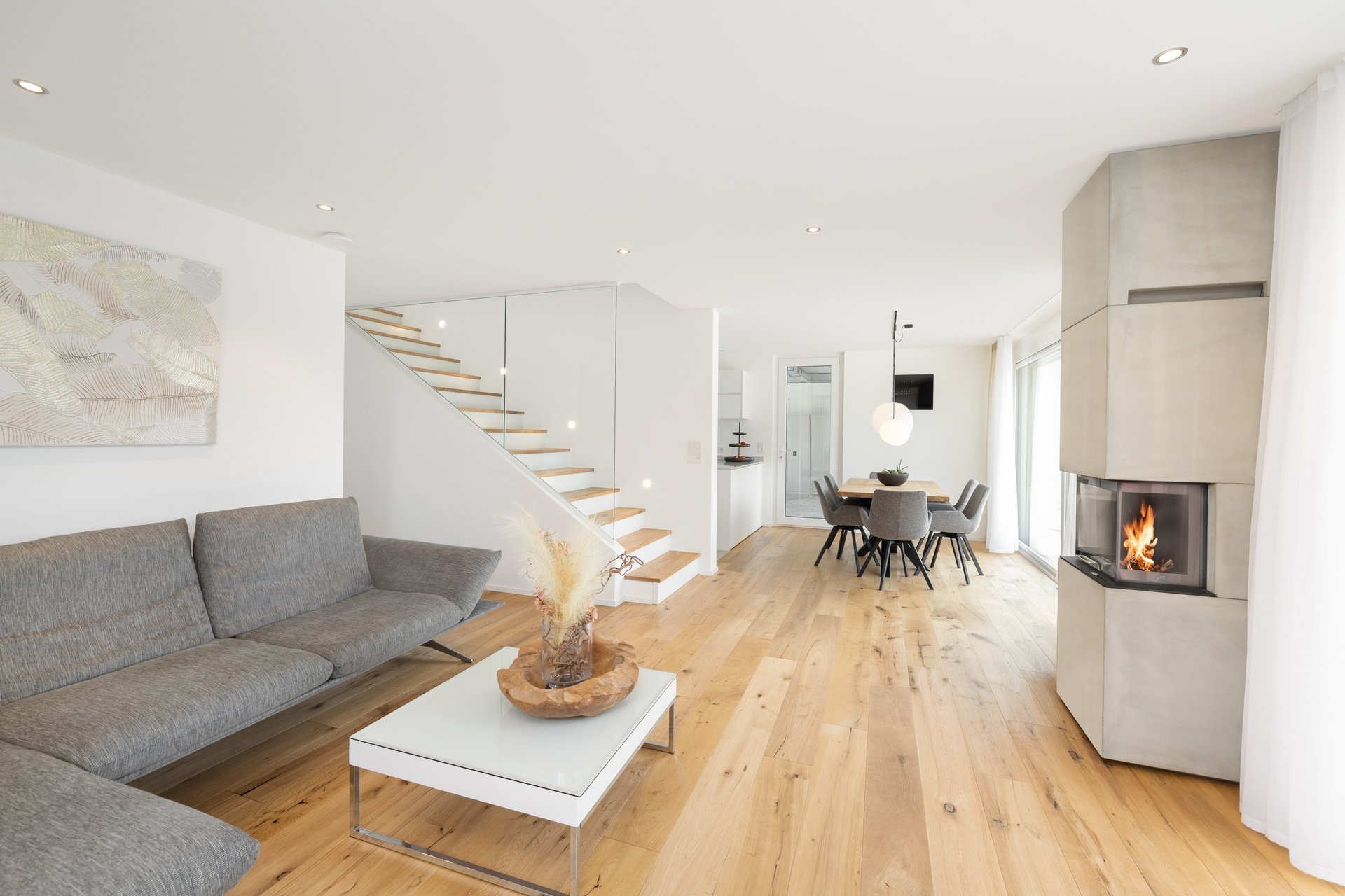 black and white bed linen