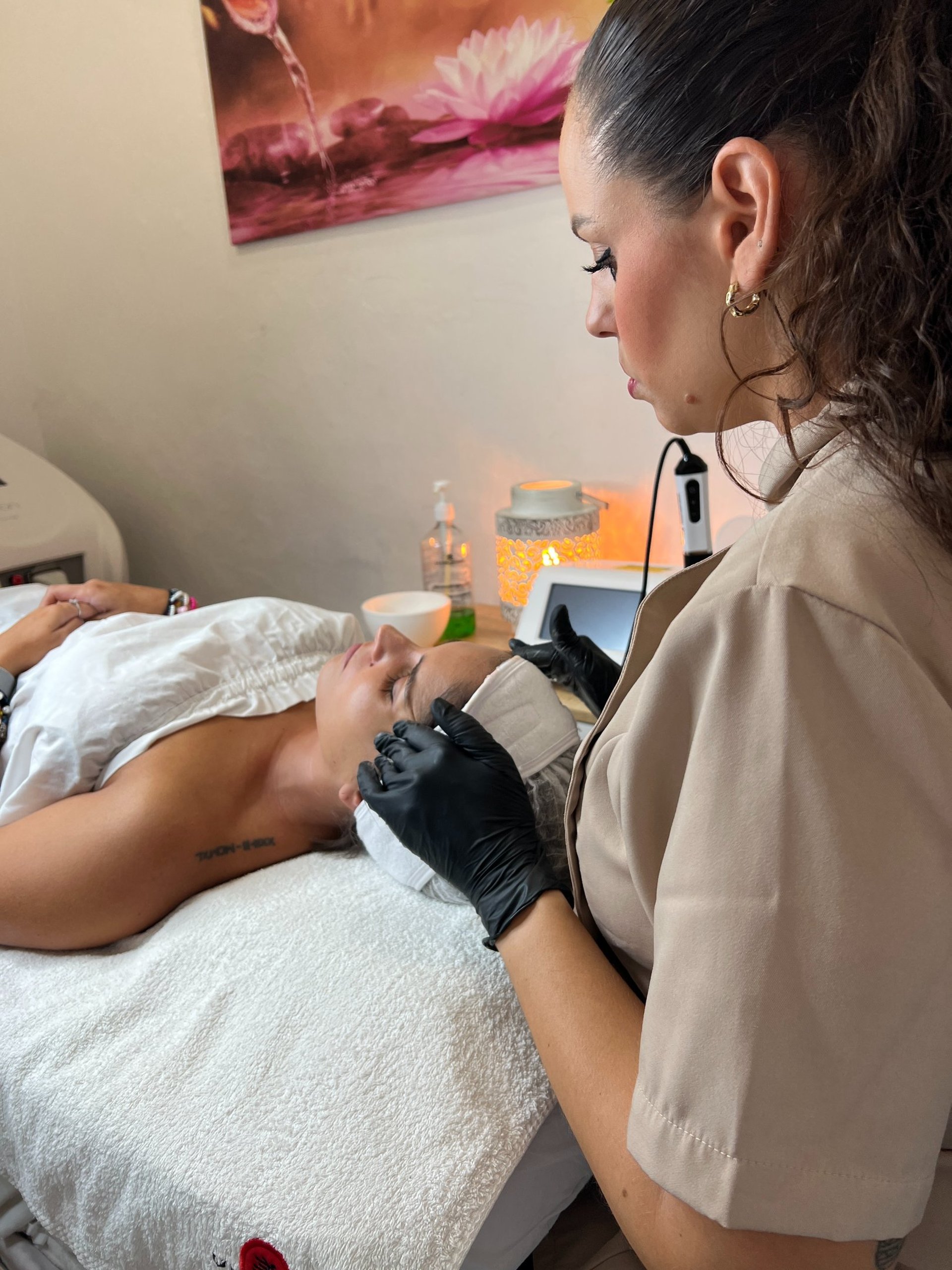 black and white bed linen