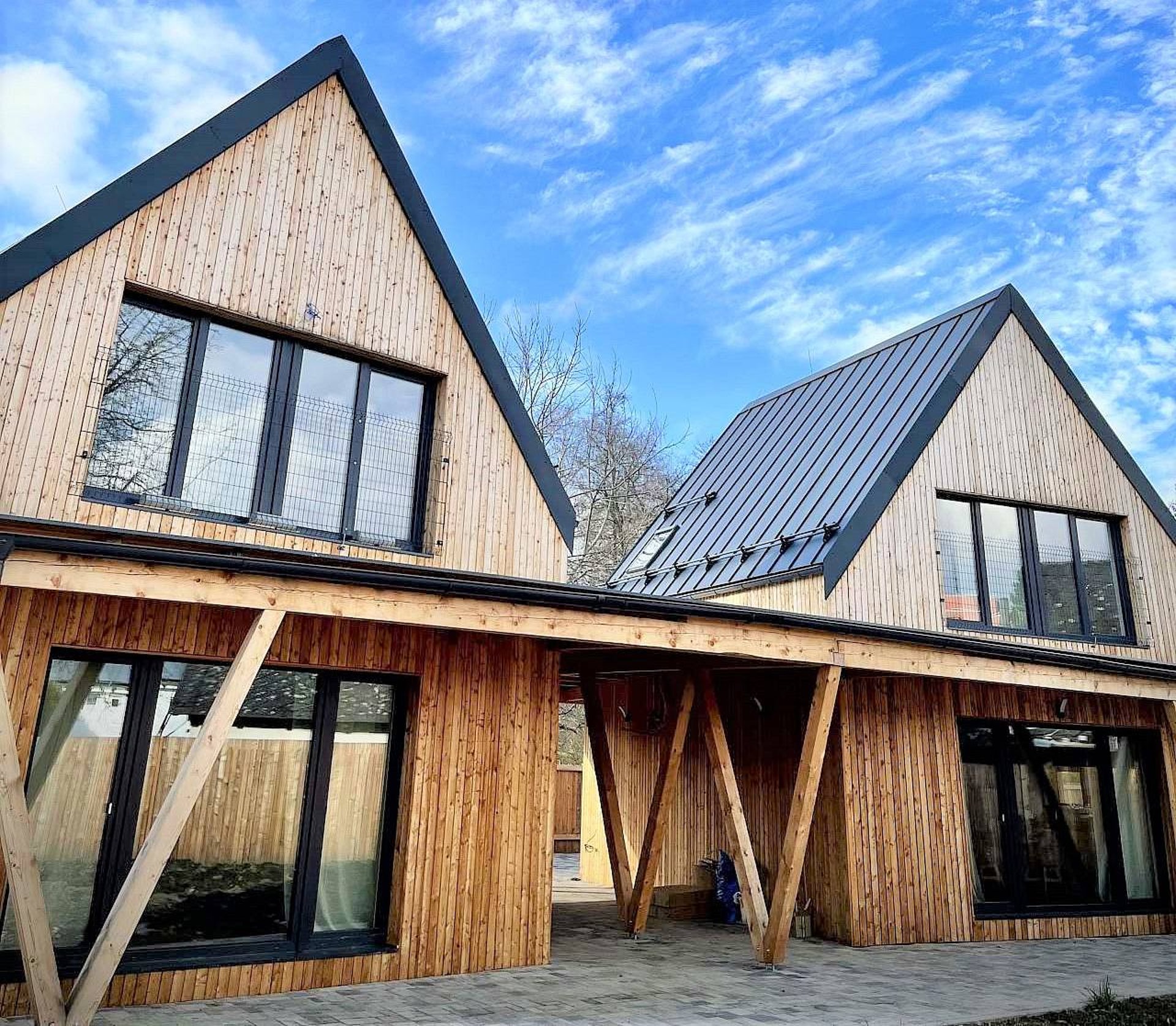 black and white bed linen