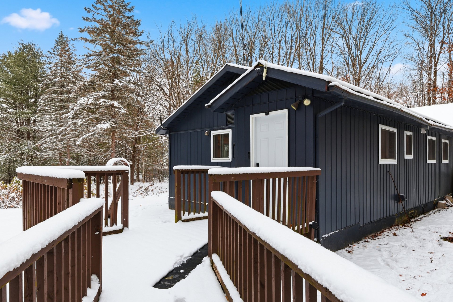 black and white bed linen