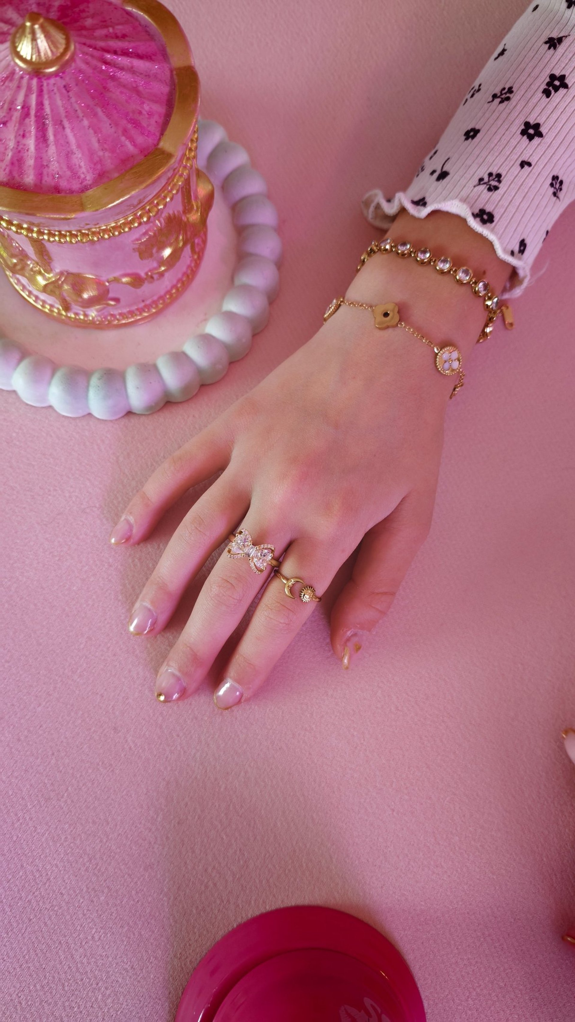 black and white bed linen