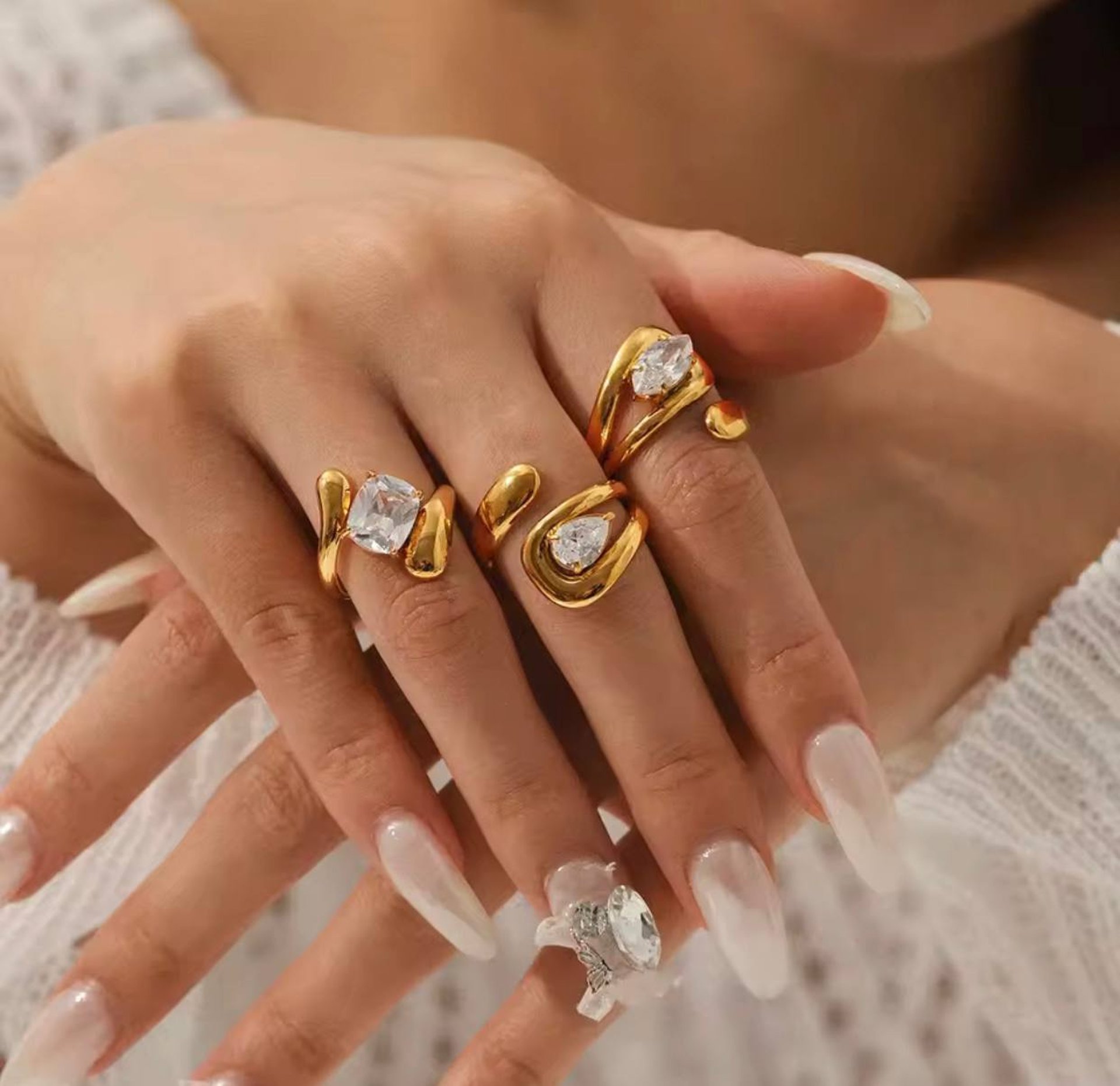 black and white bed linen