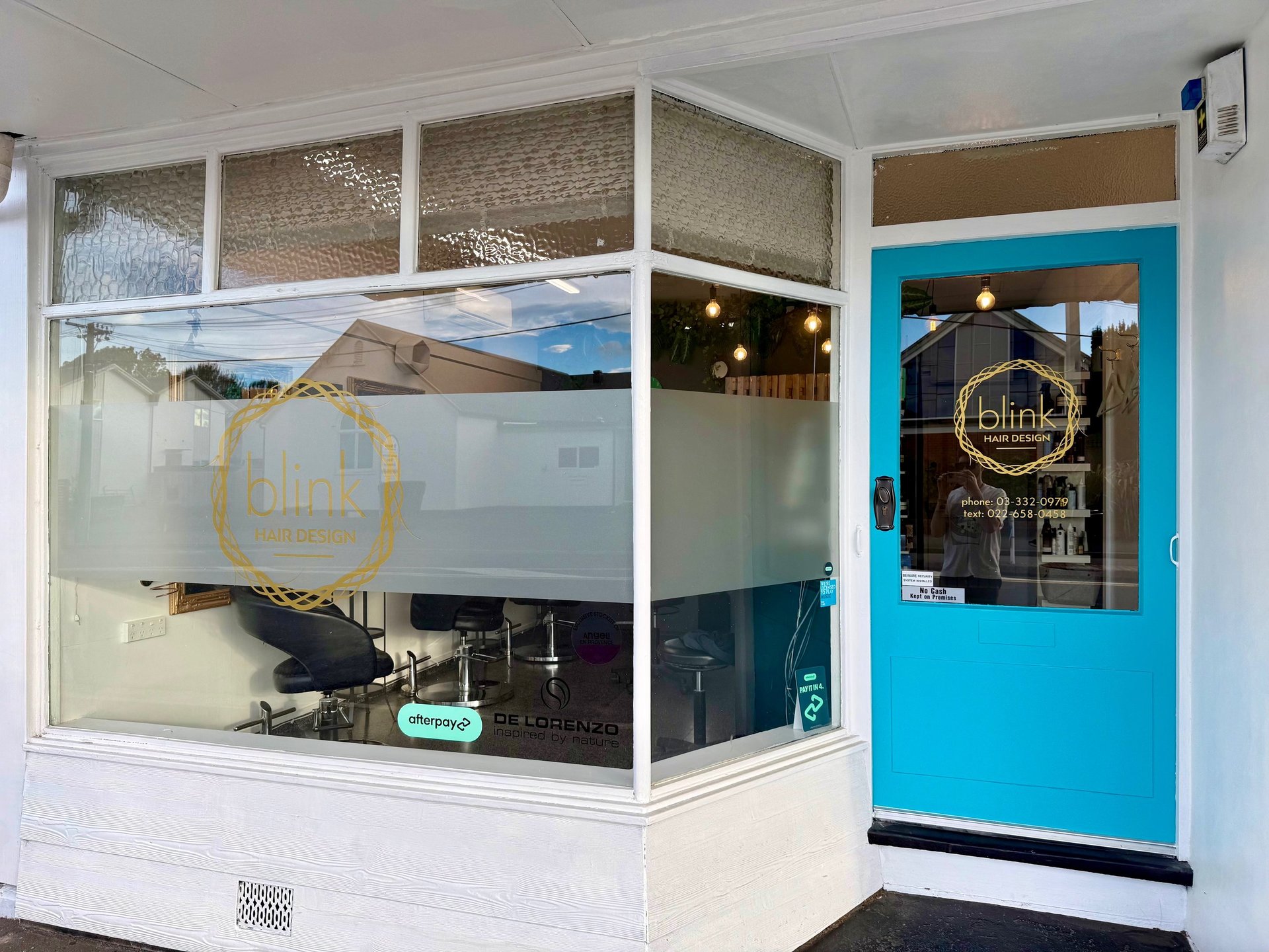 gray computer monitor