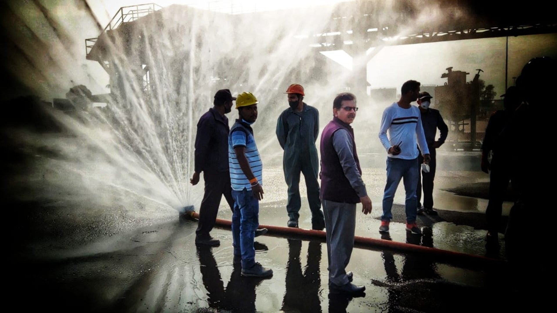 gray computer monitor