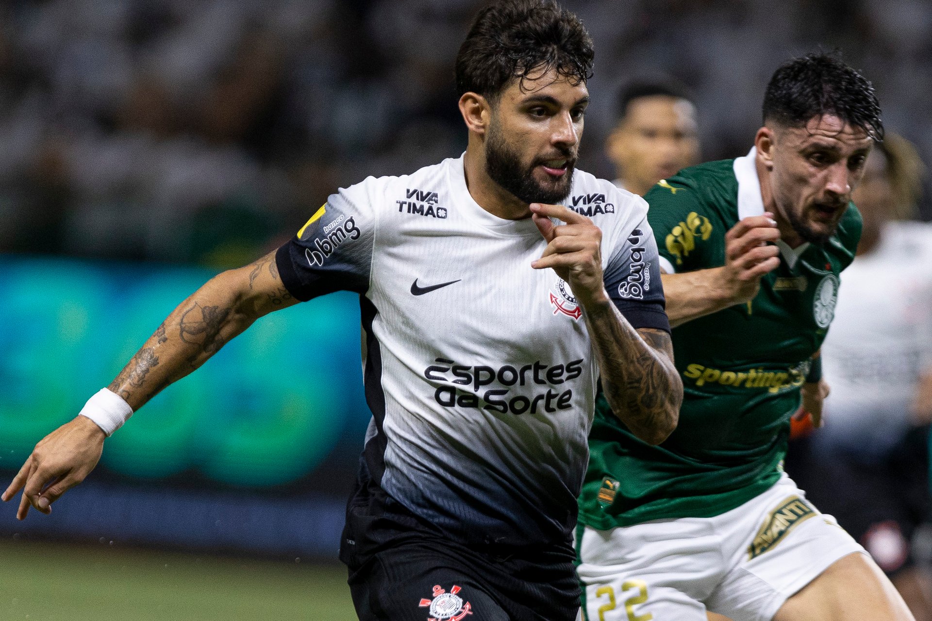 black and white bed linen