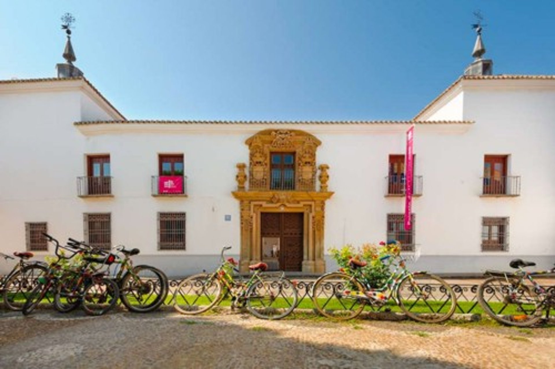 black and white bed linen