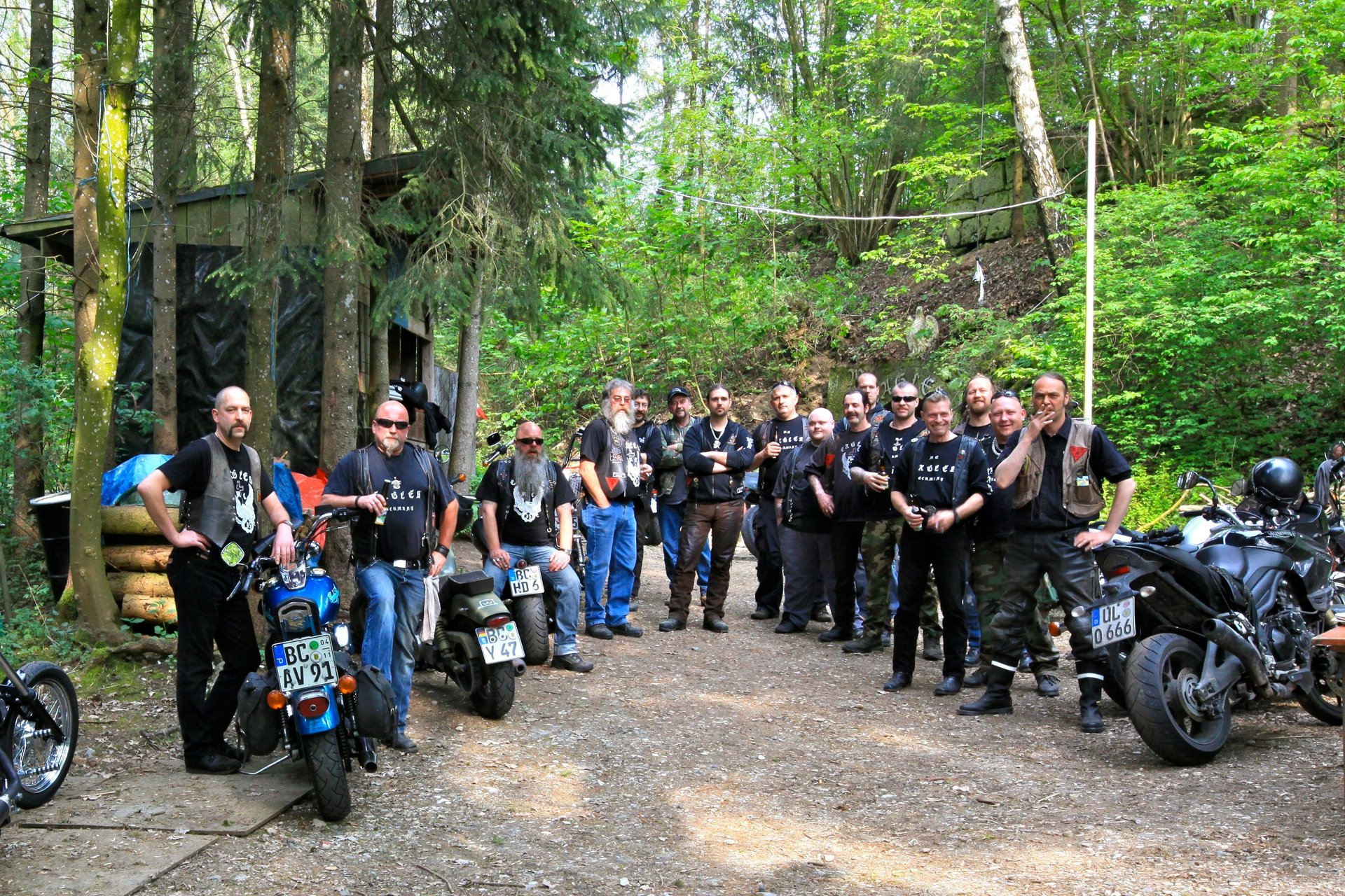 black and white bed linen