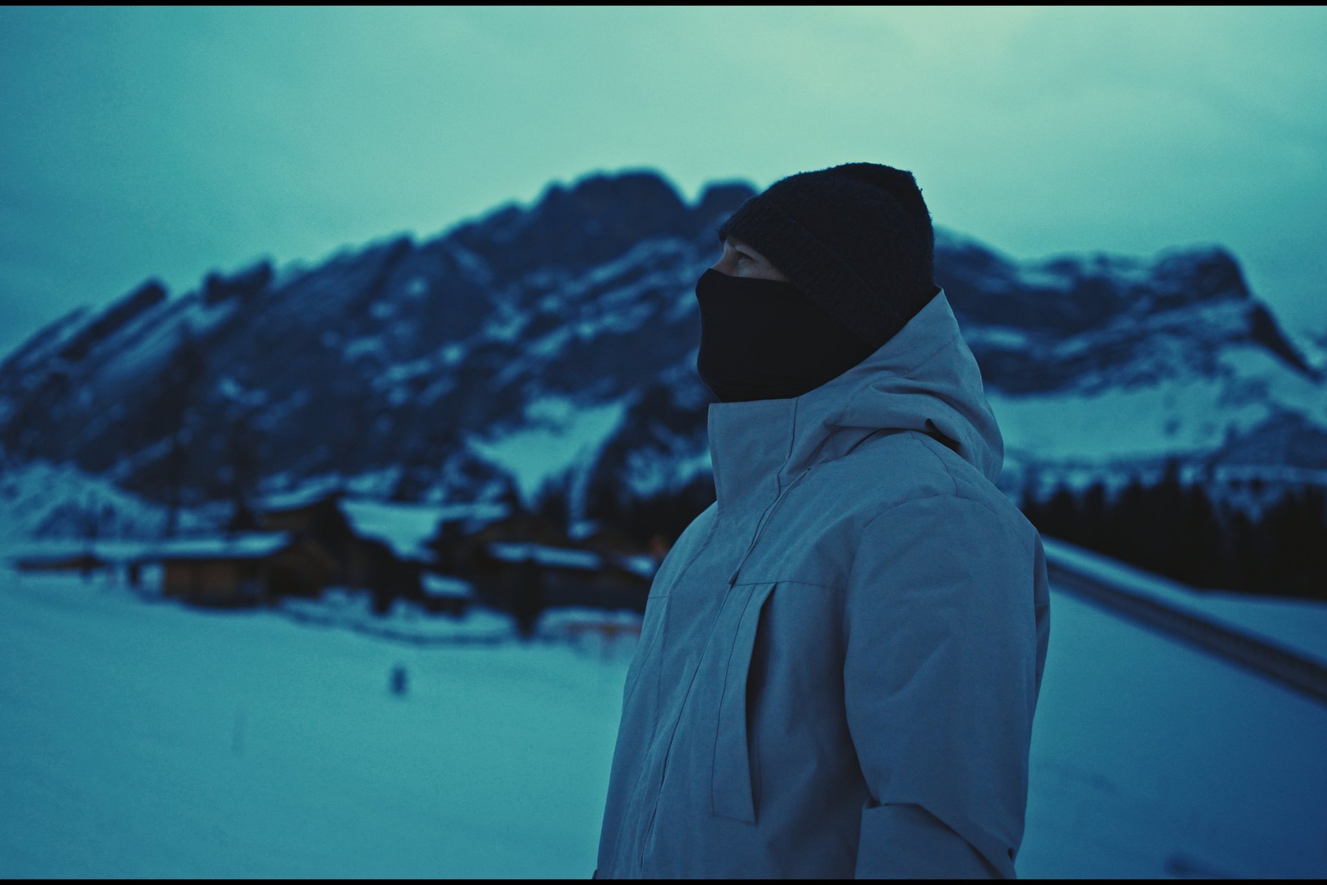 black and white bed linen