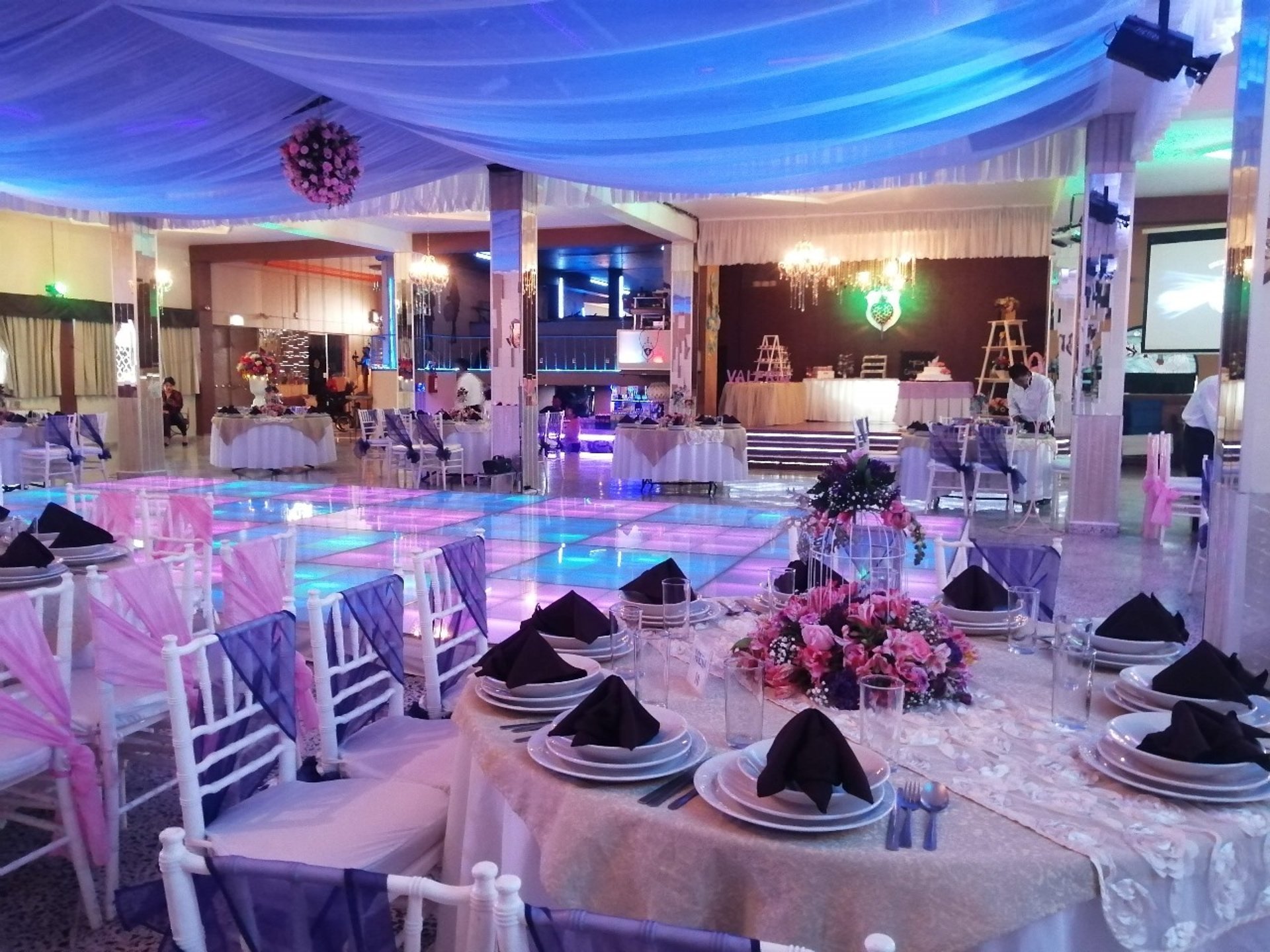 table arrangement in a room