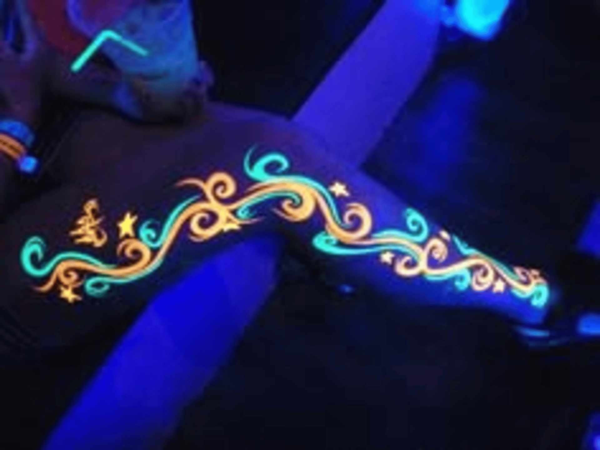 black and white bed linen