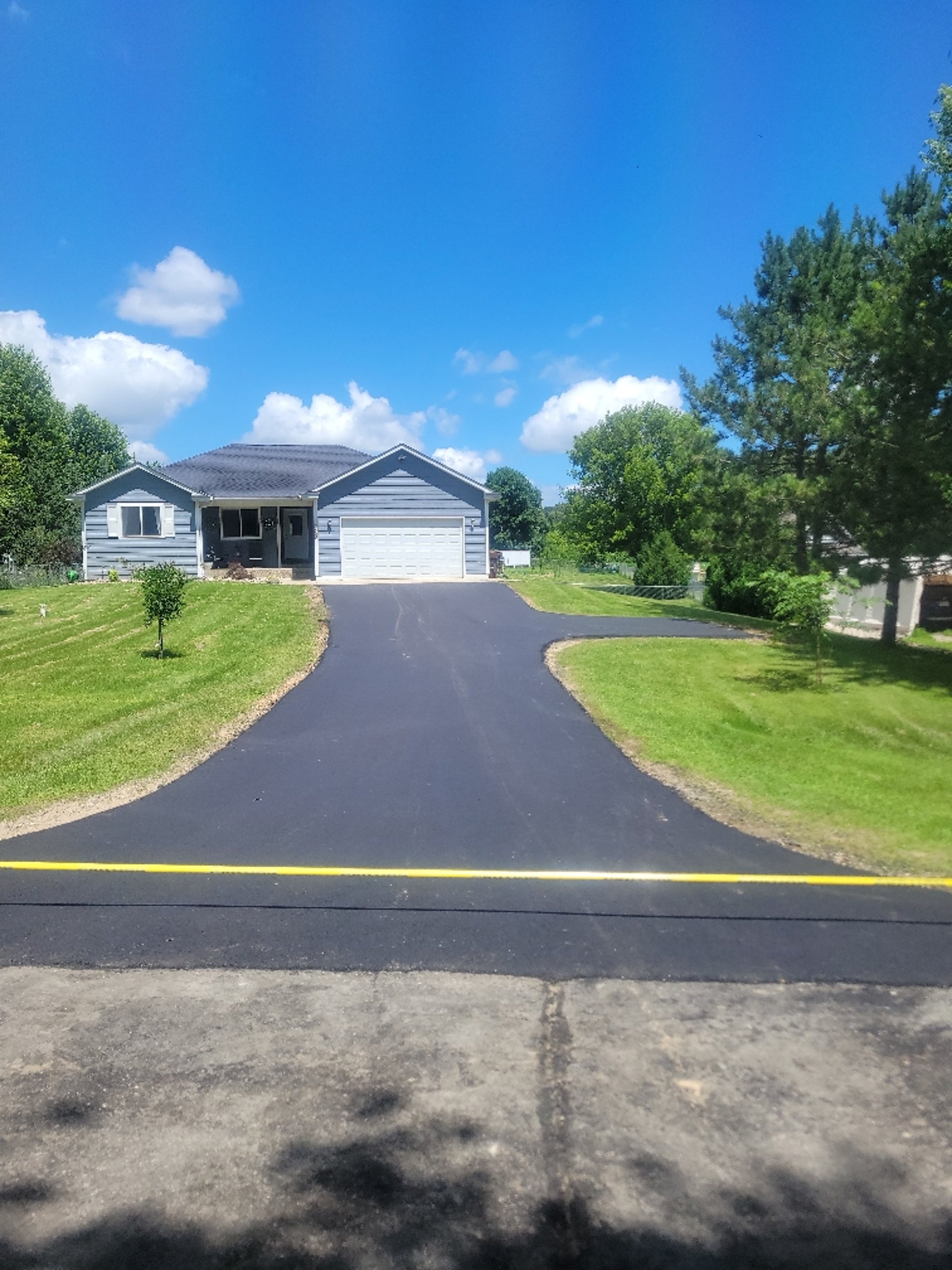 asphalt-paving-for-residential-driveway.jpeg
