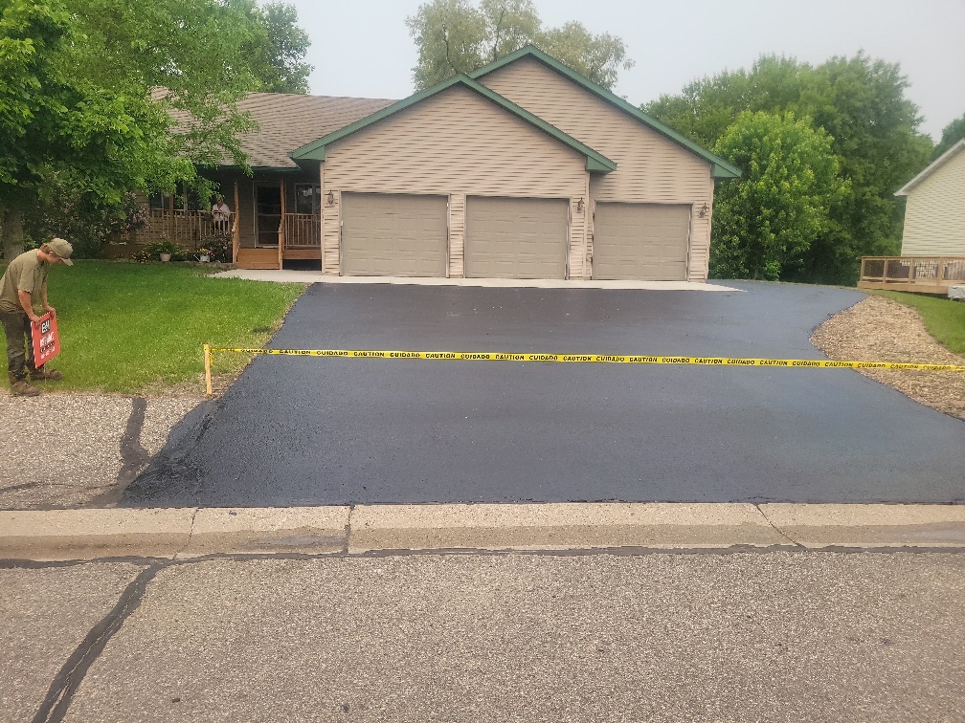 resident-driveway-seal-coating.jpg