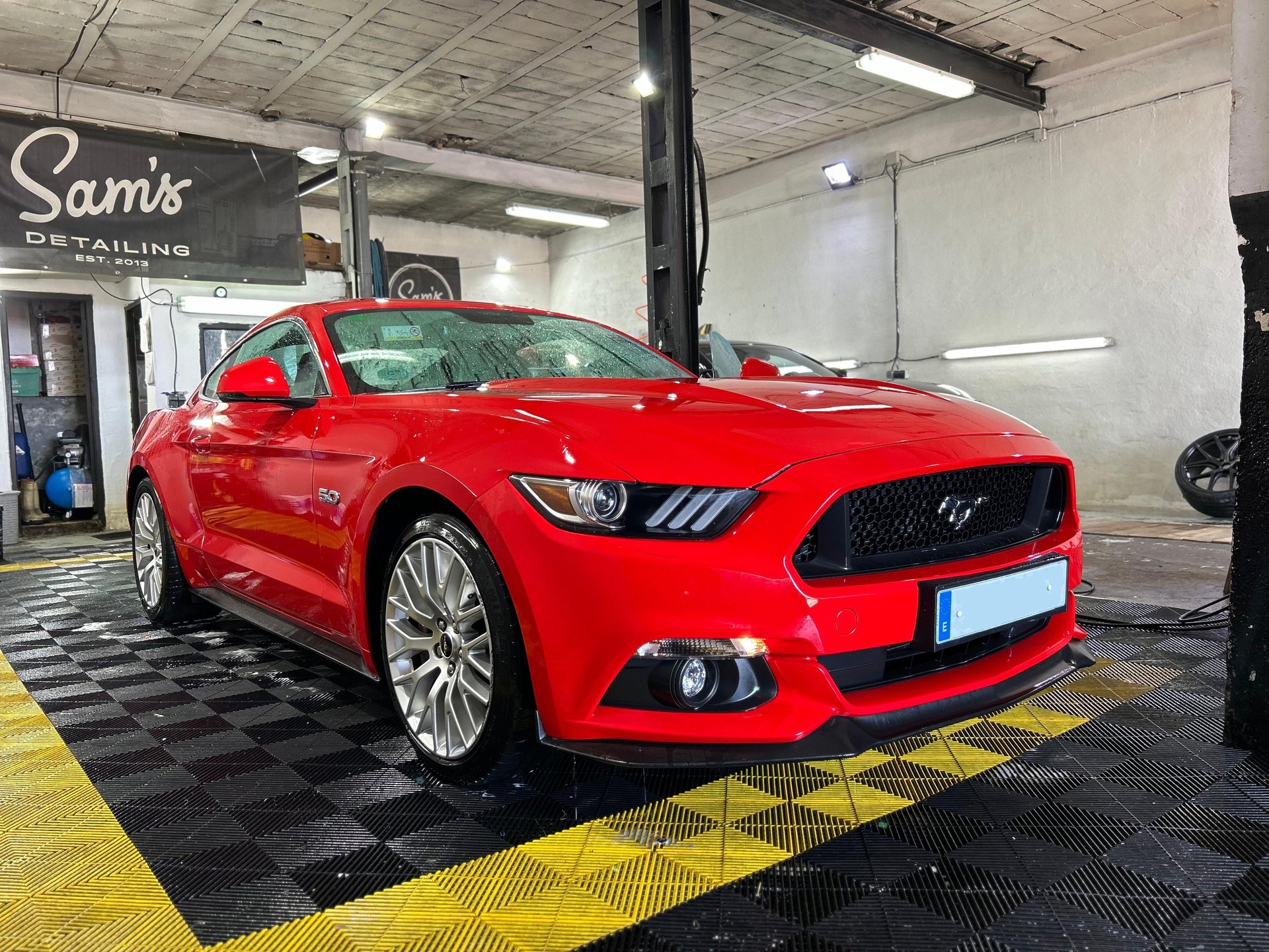 black and brown leather padded tub sofa
