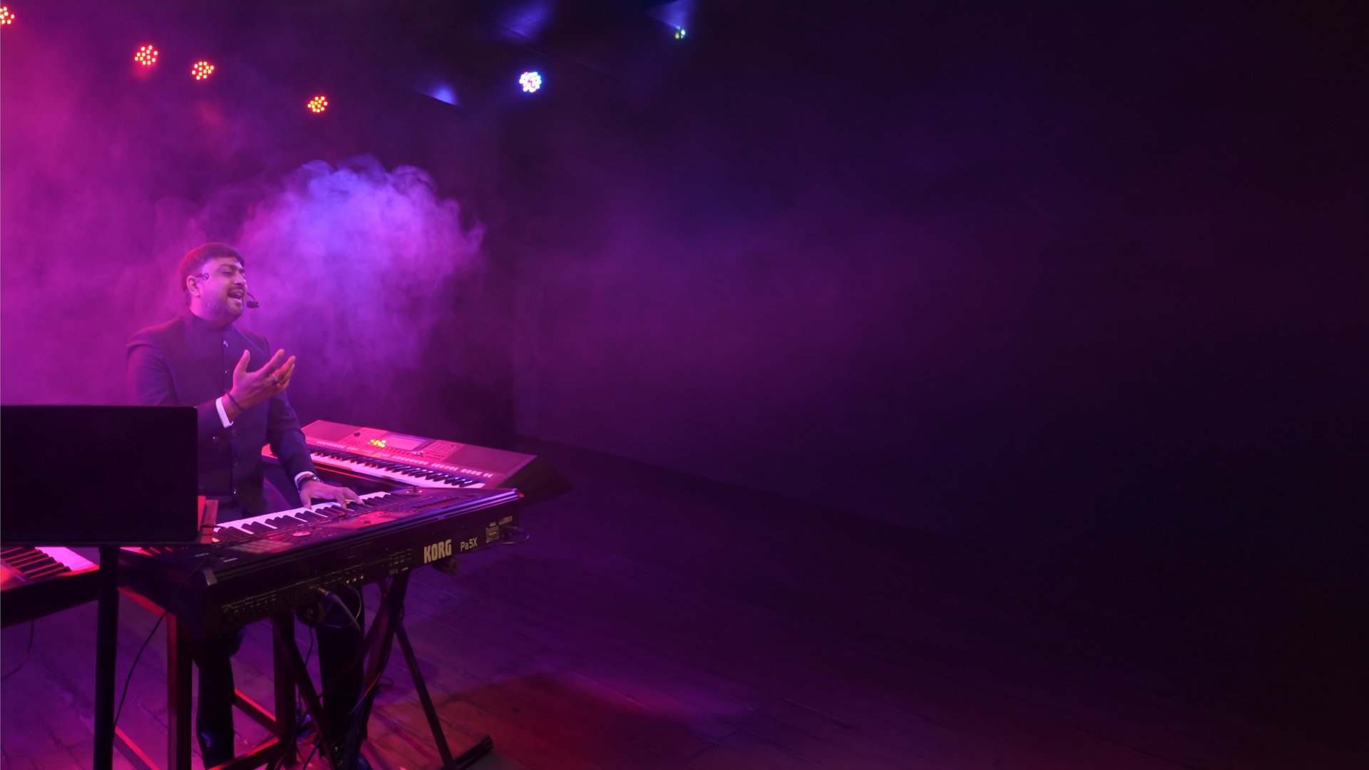 black and white bed linen