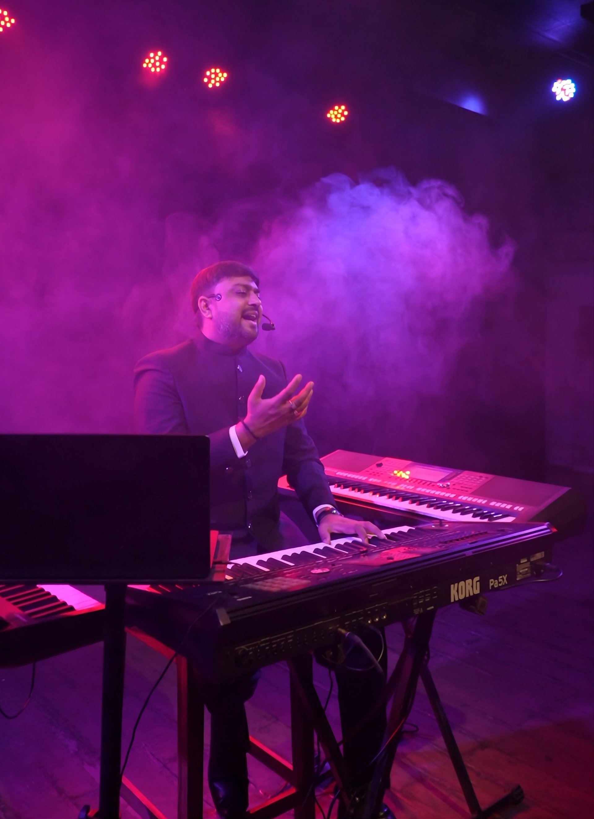 black and white bed linen