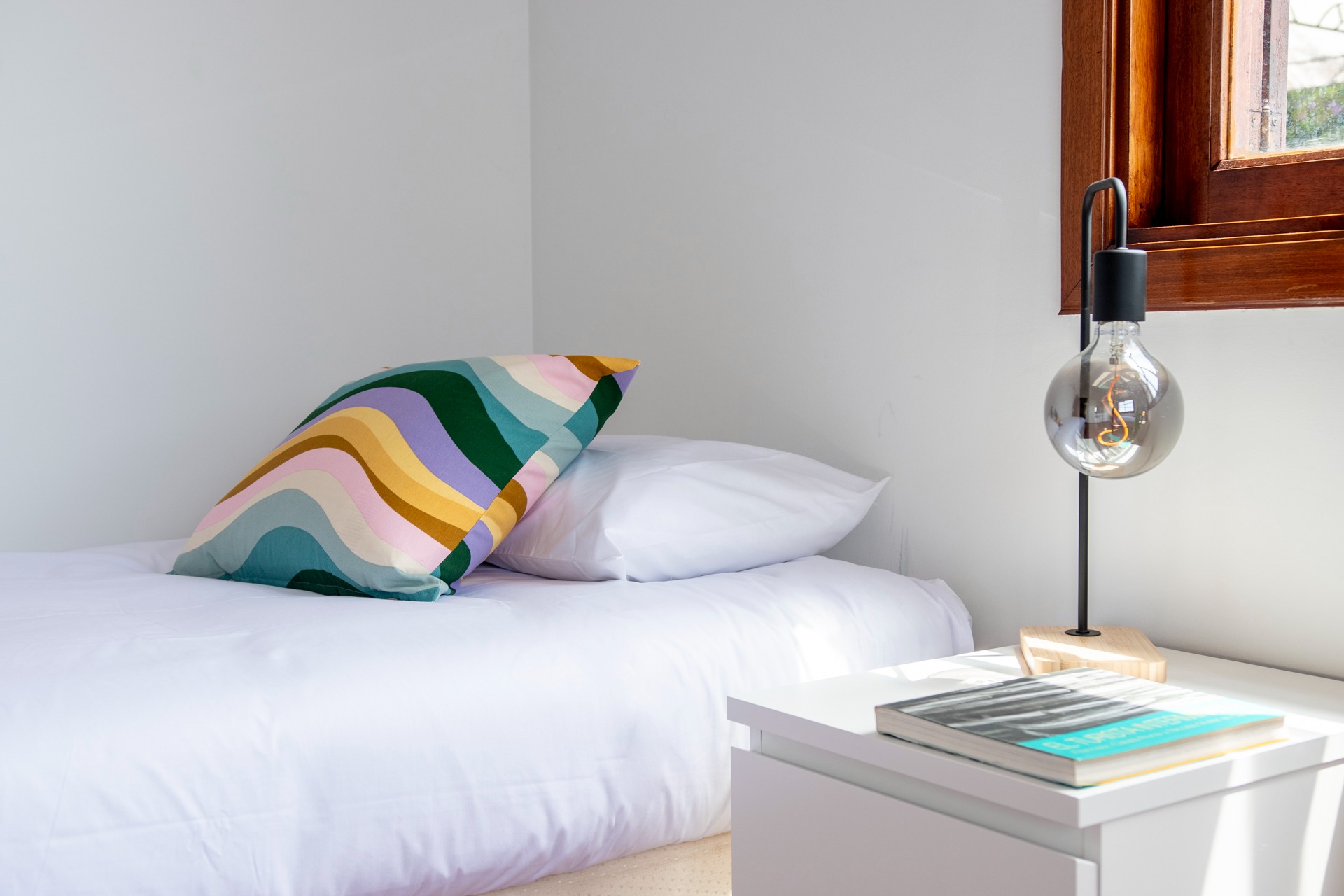 black and white bed linen