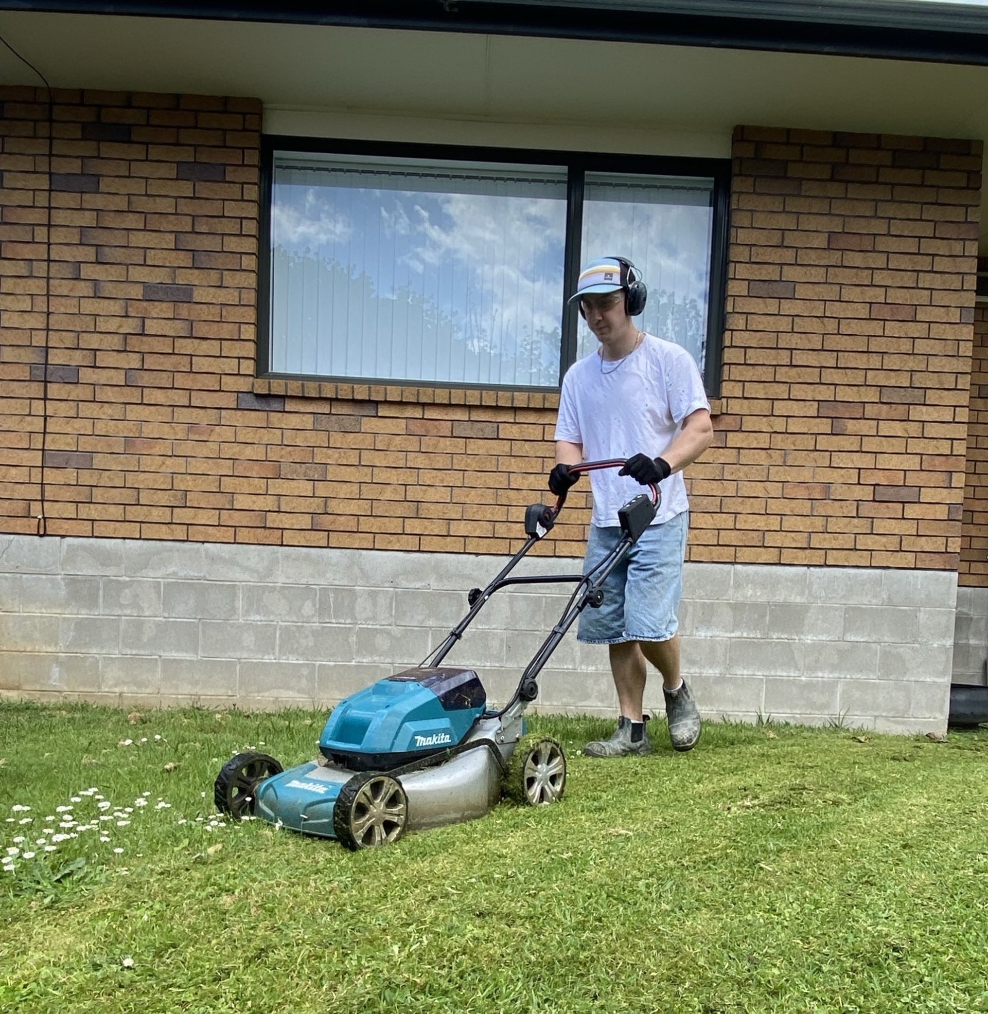black and white bed linen