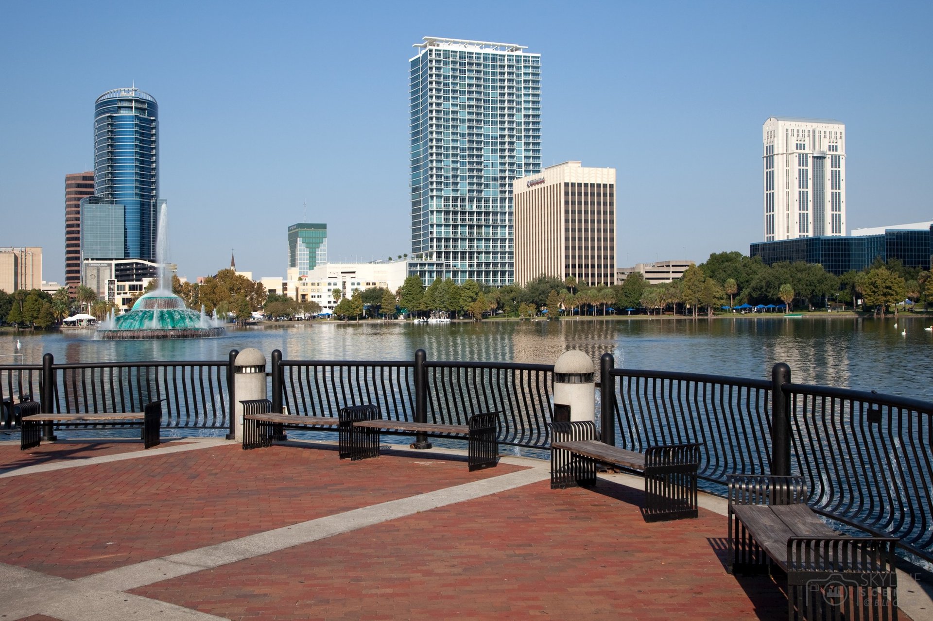 water fountain near city buildings during daytime
