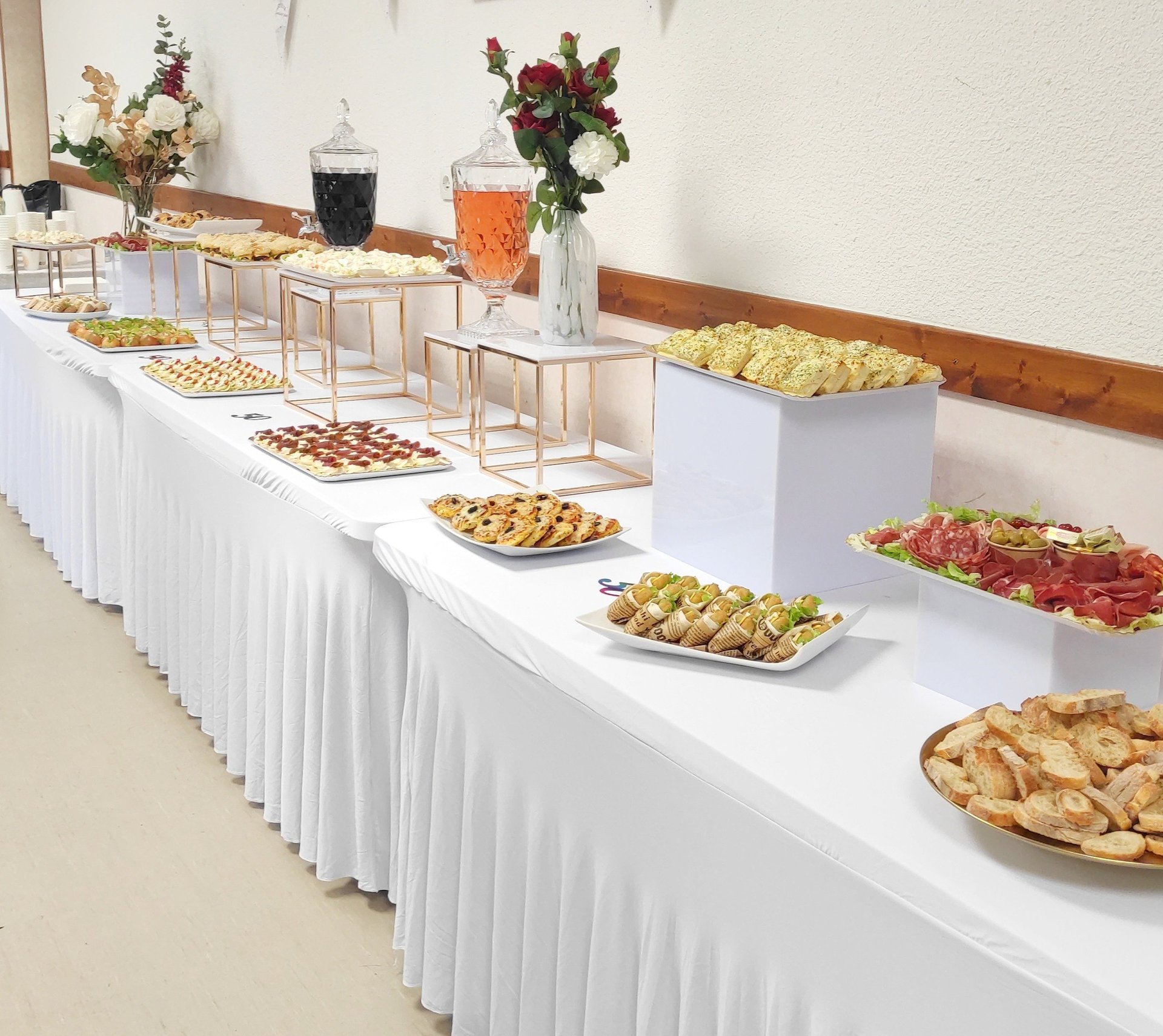 black and white bed linen