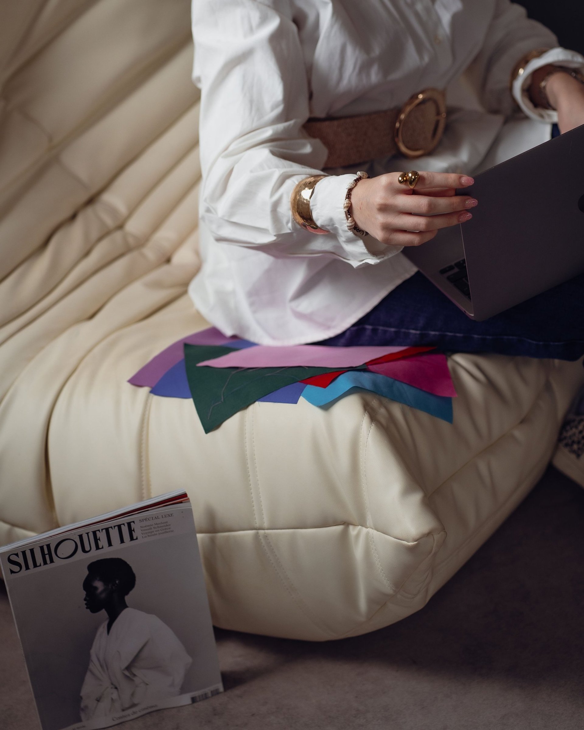 black and white bed linen