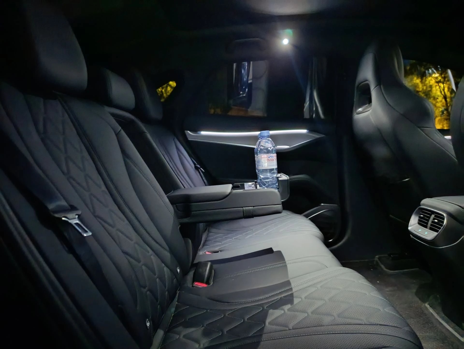 Chauffeur privé VTC Narbonne vers aéroport de Toulouse en berline électrique