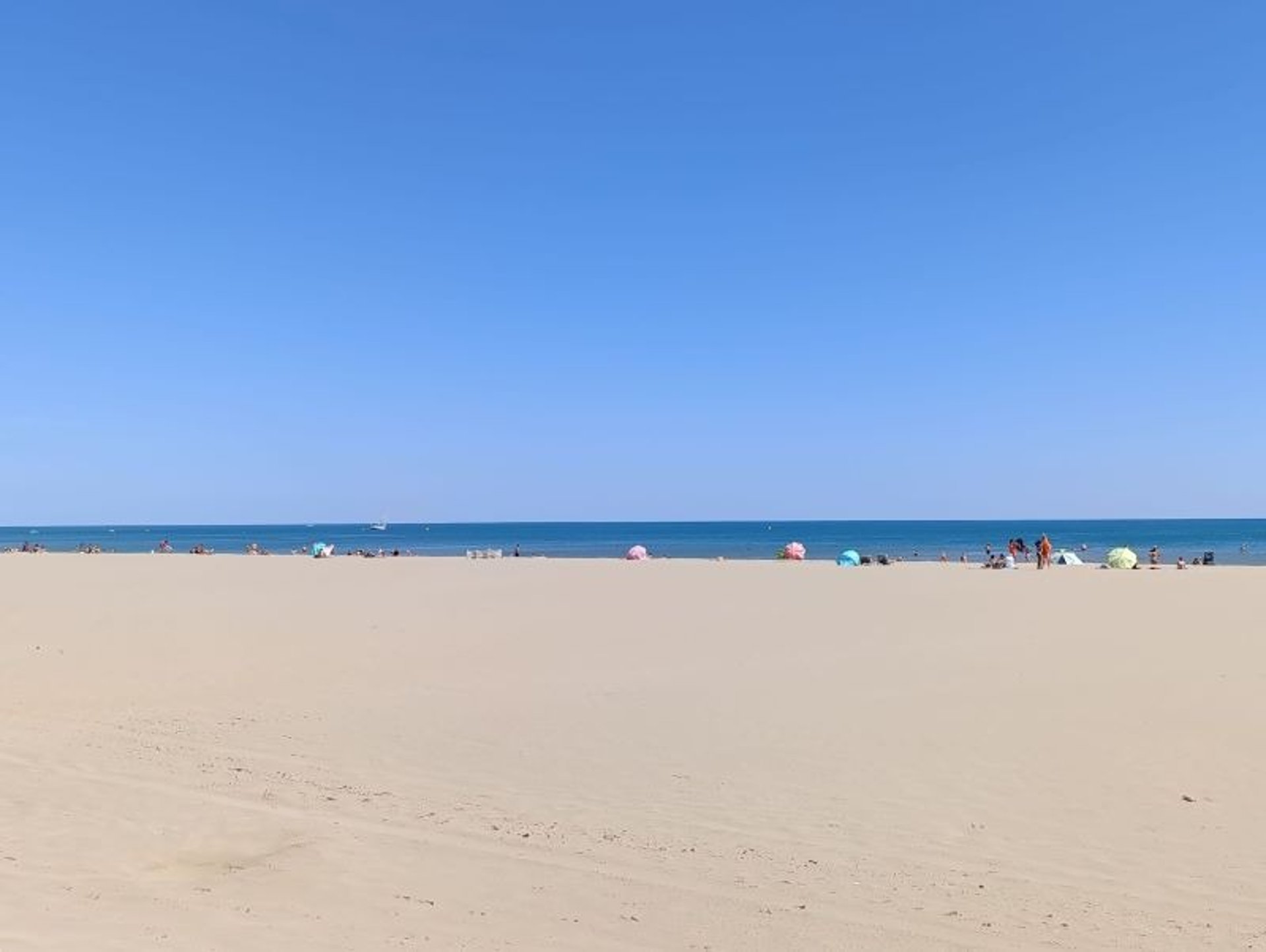 Narbonne beach, destination served by private chauffeur