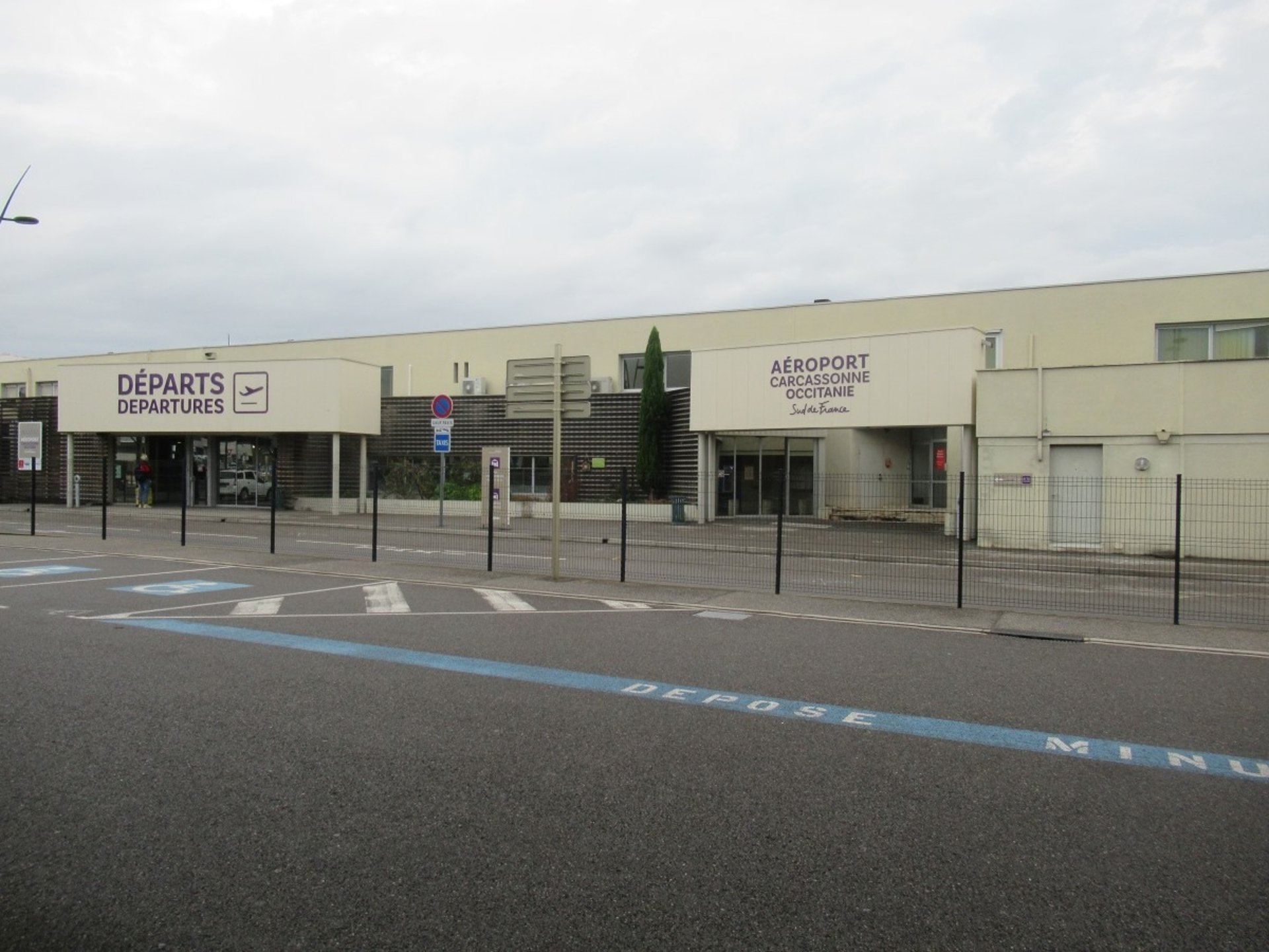 Chauffeur VTC à Narbonne pour transfert vers ou depuis l’aéroport de Carcassonne, service privé et professionnel