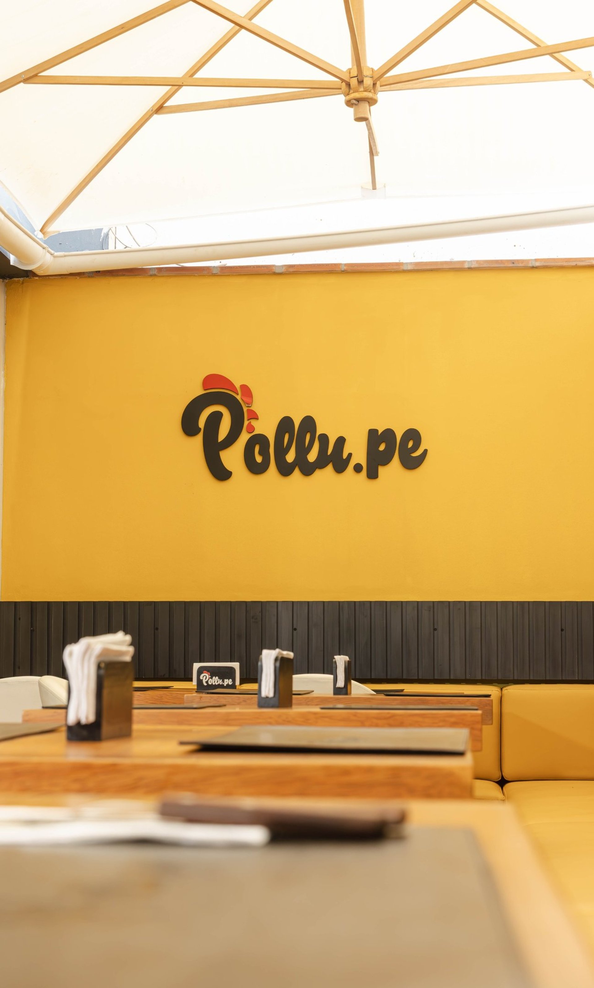 gray computer monitor