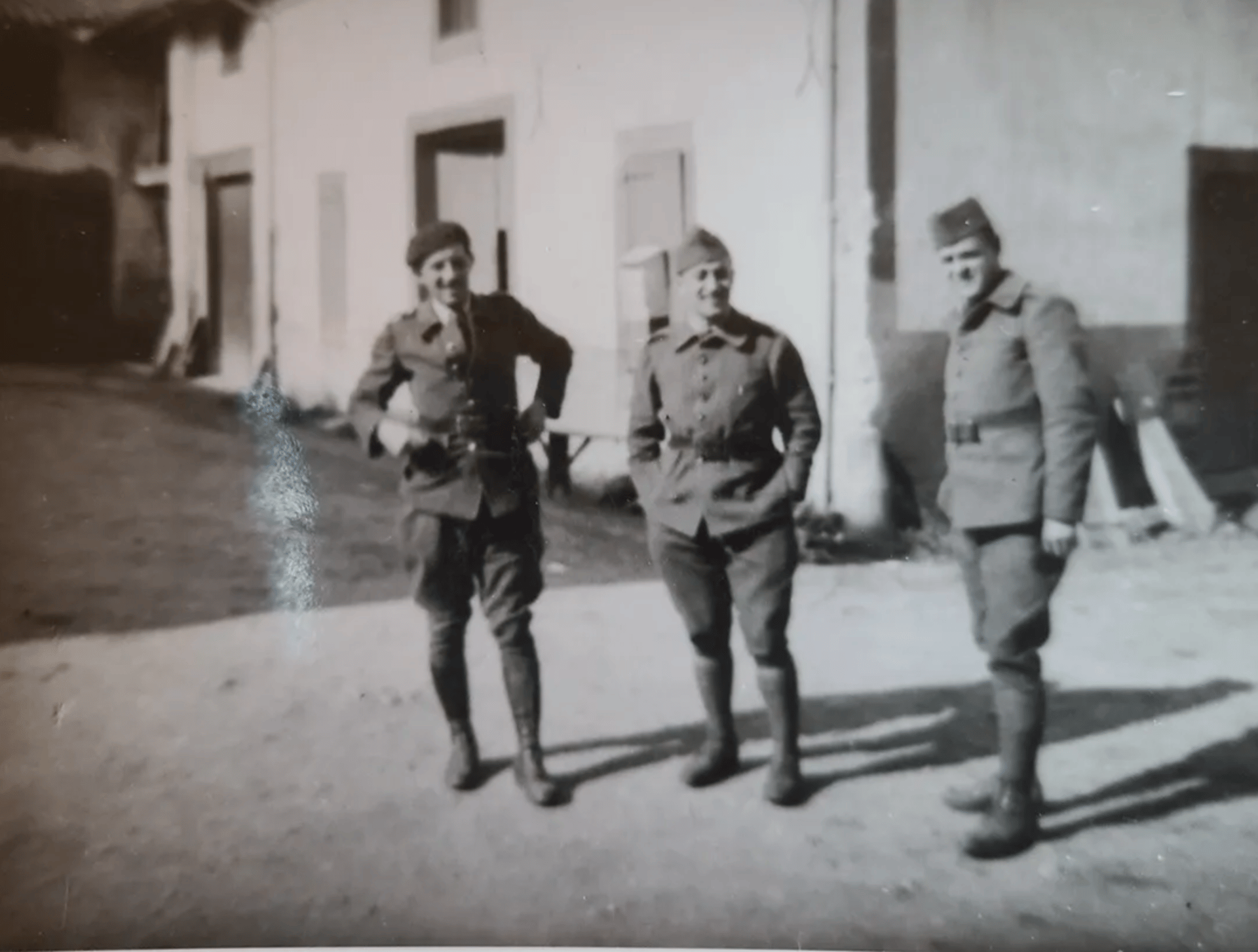 Réfugiés au camp d’internement de Varembé, 1942. Staatsarchiv Aargau/Willy Roetheli/RBA1-10-75_2