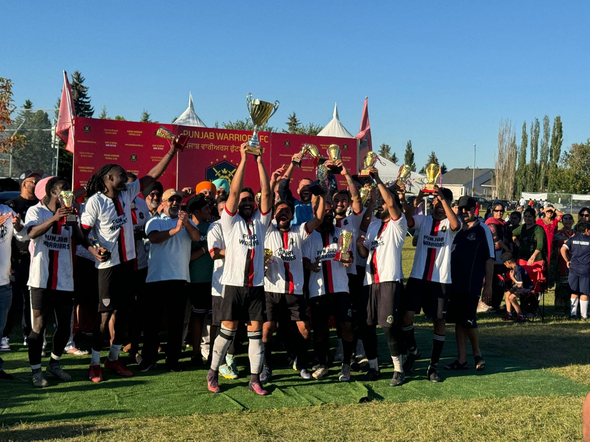 black and white bed linen