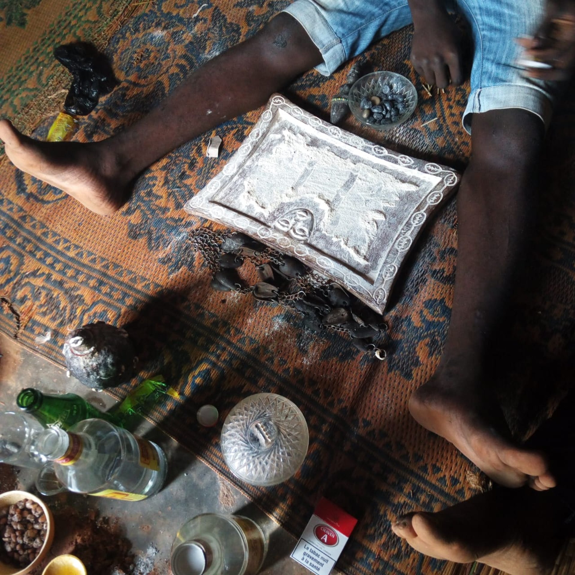 black and white bed linen