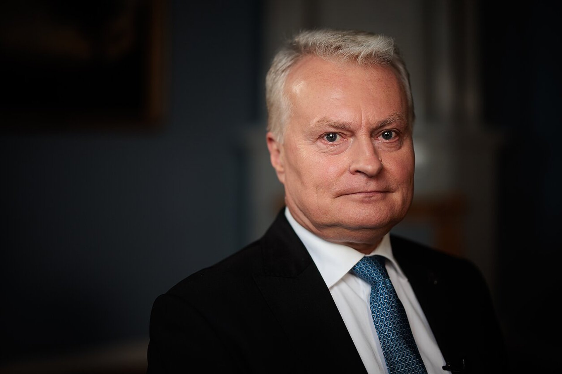black and brown leather padded tub sofa