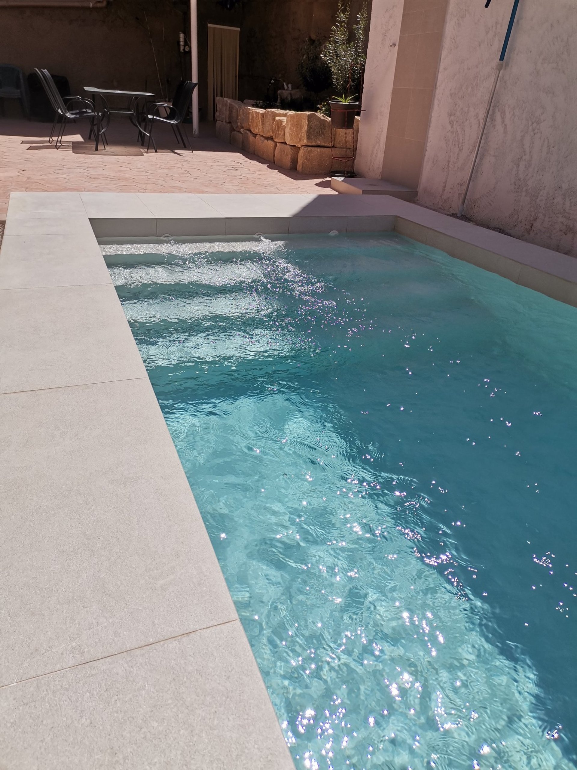 black and white bed linen