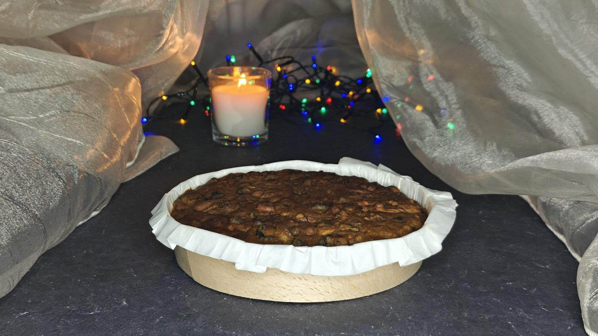 kalėdinis brandintas vaisių pyragas