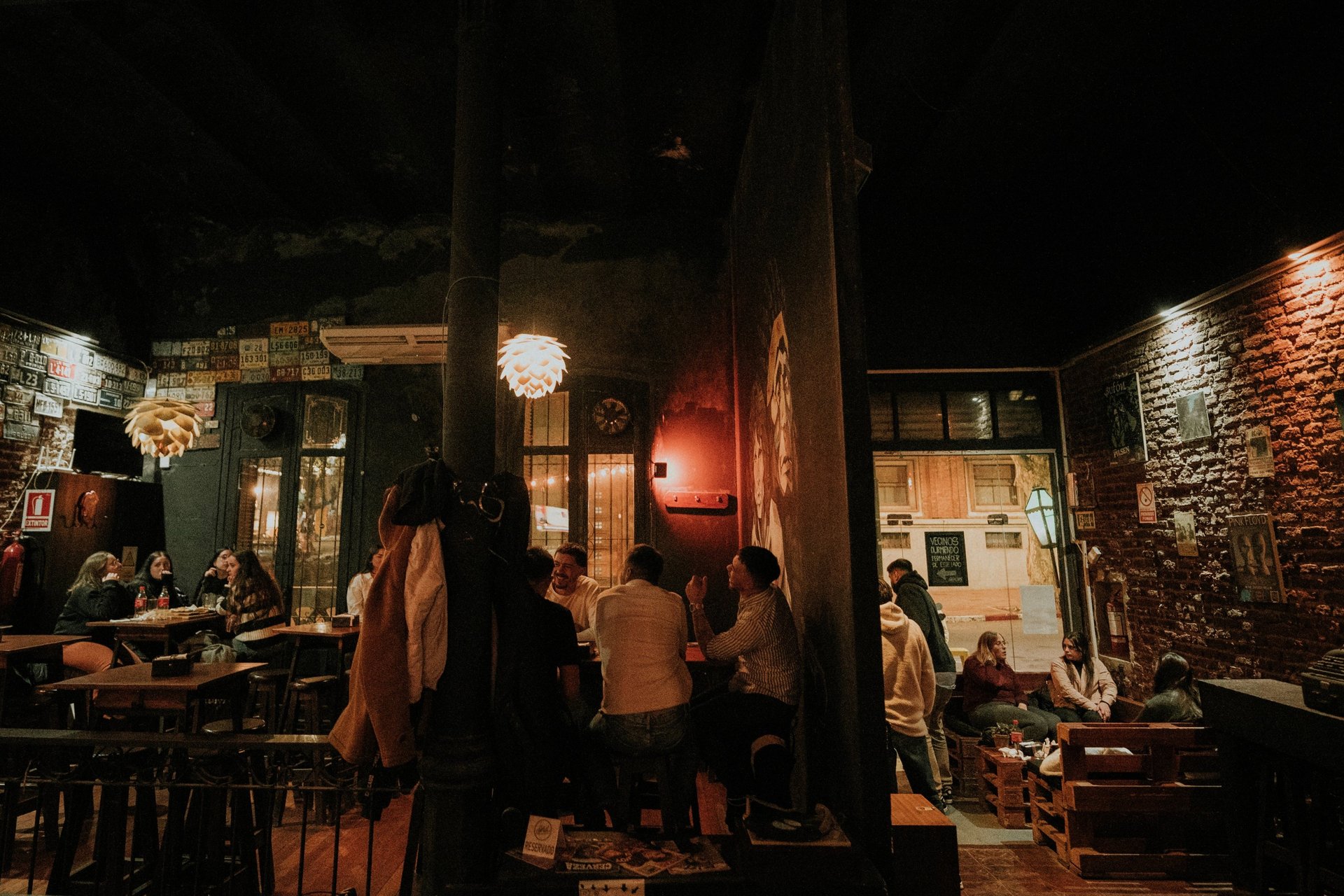 black and white bed linen