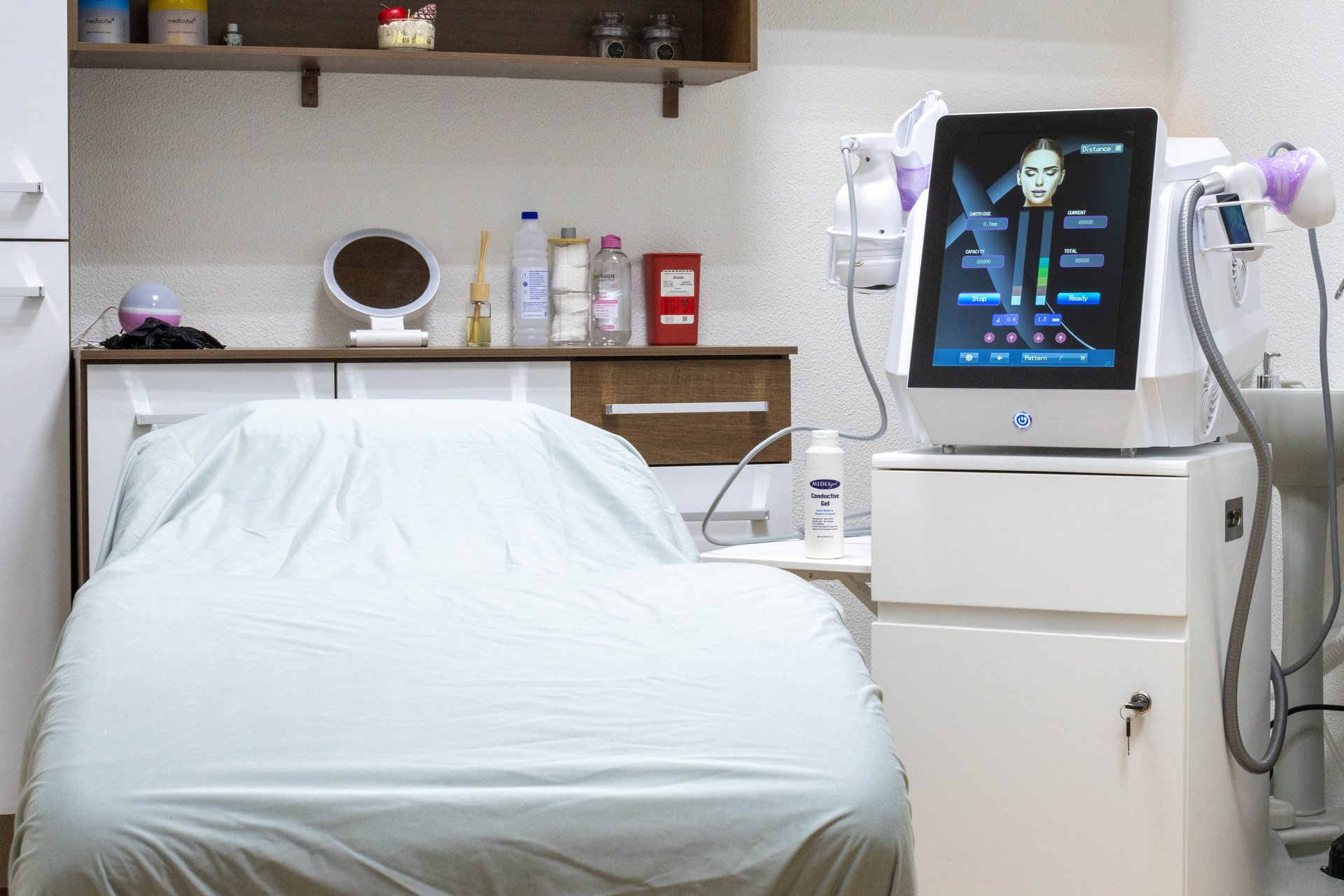 black and brown leather padded tub sofa