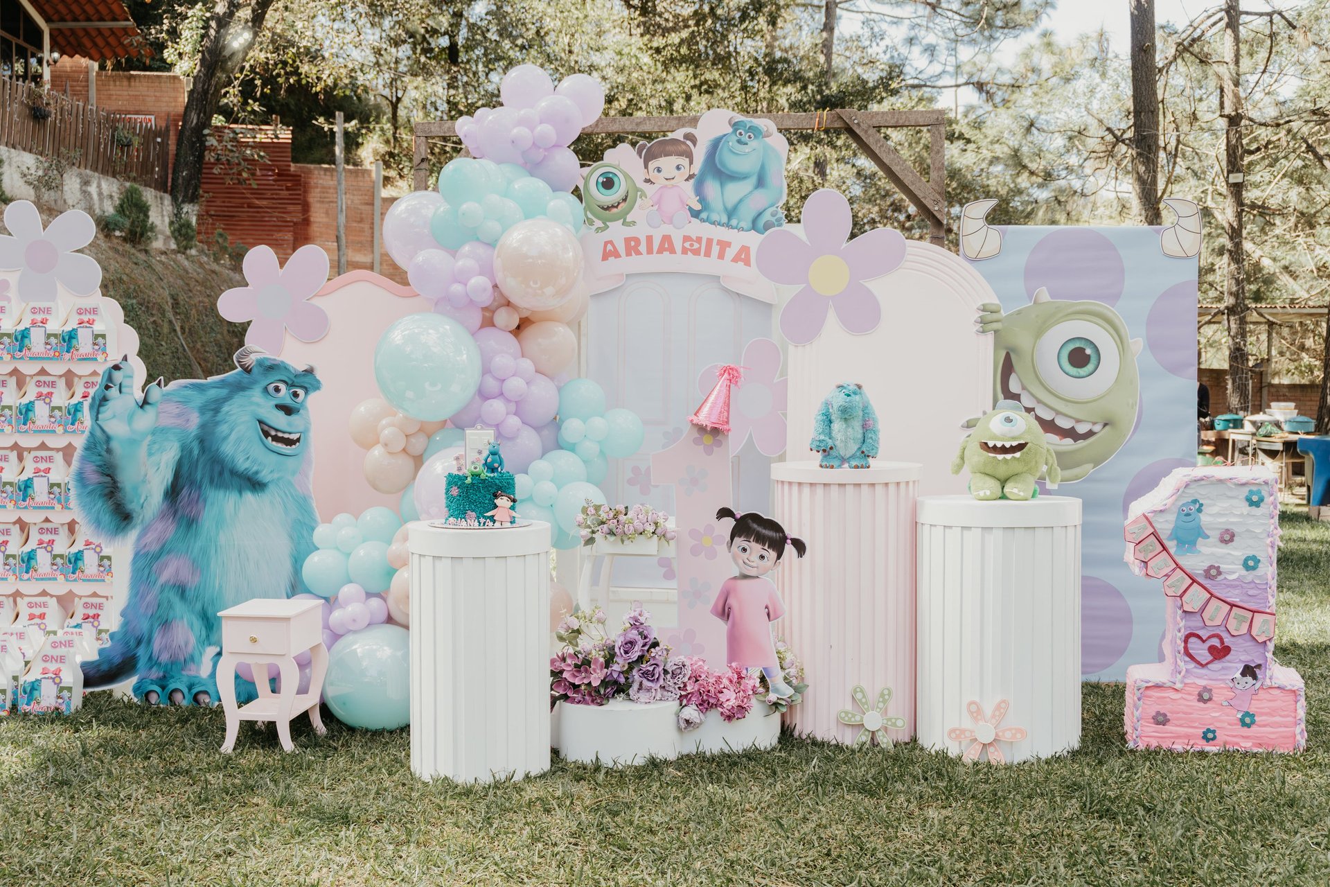 black and white bed linen