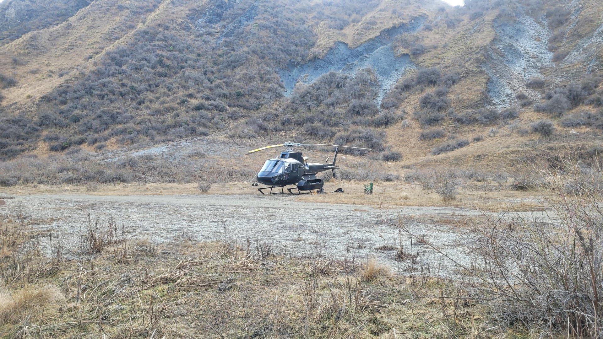 gray computer monitor