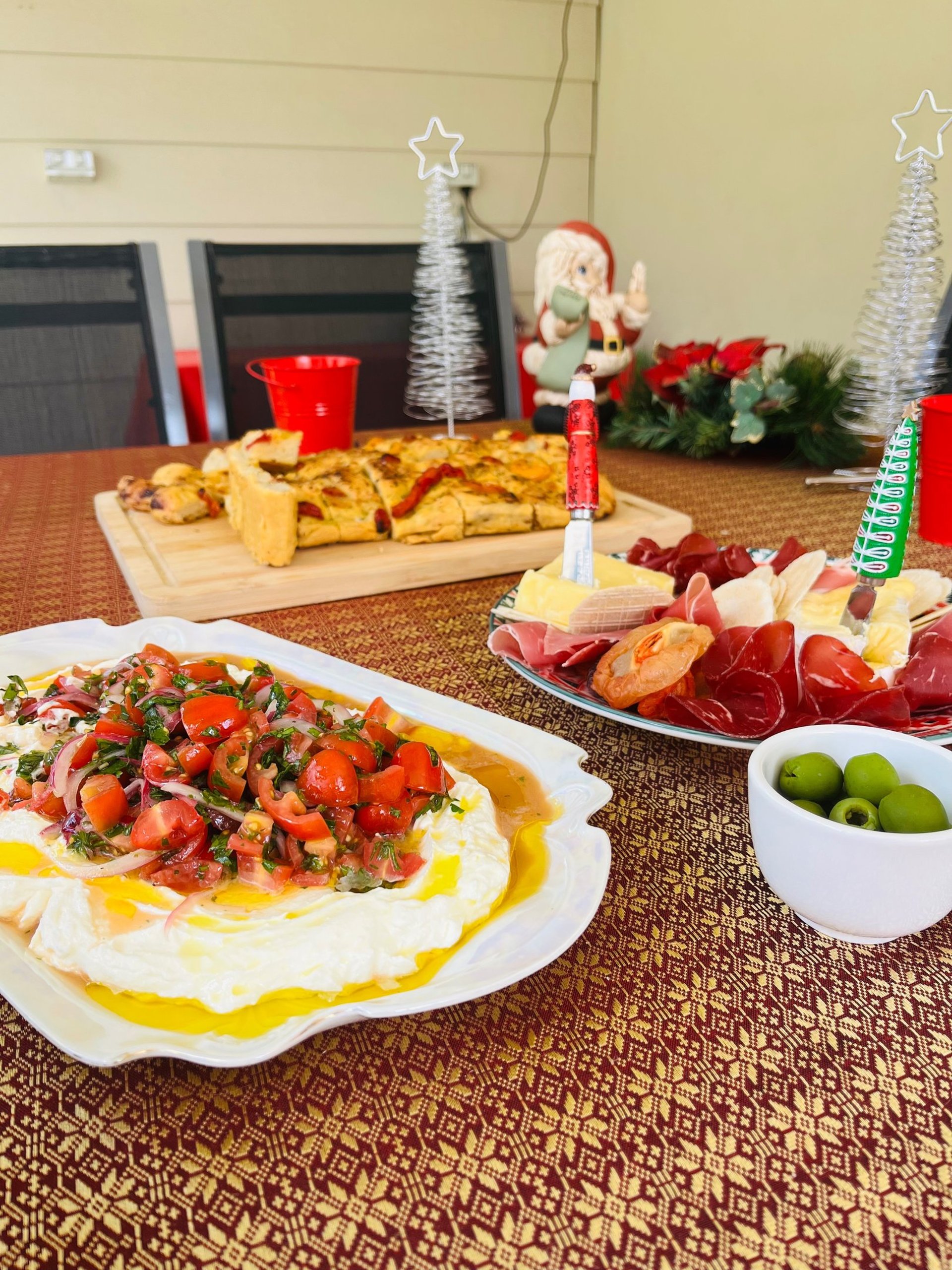 black and white bed linen