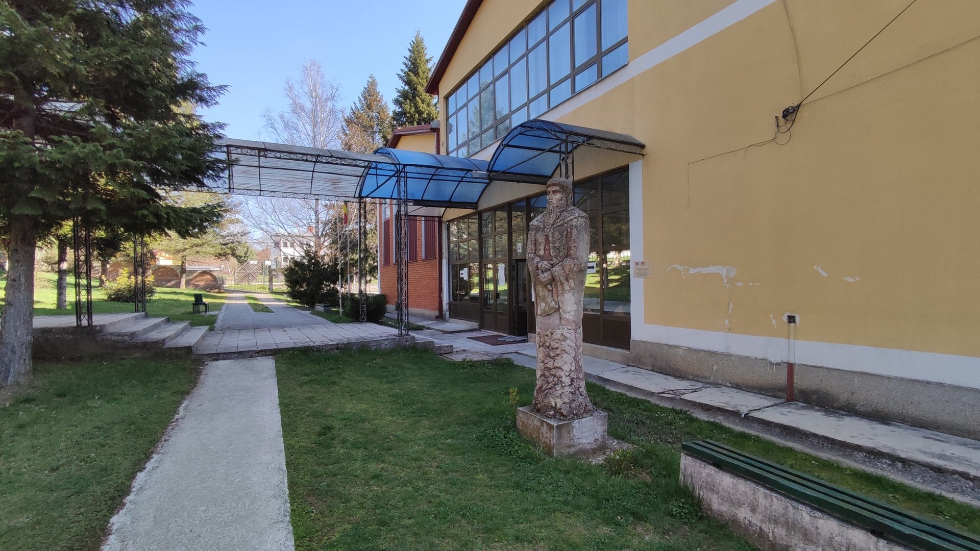 black and brown leather padded tub sofa