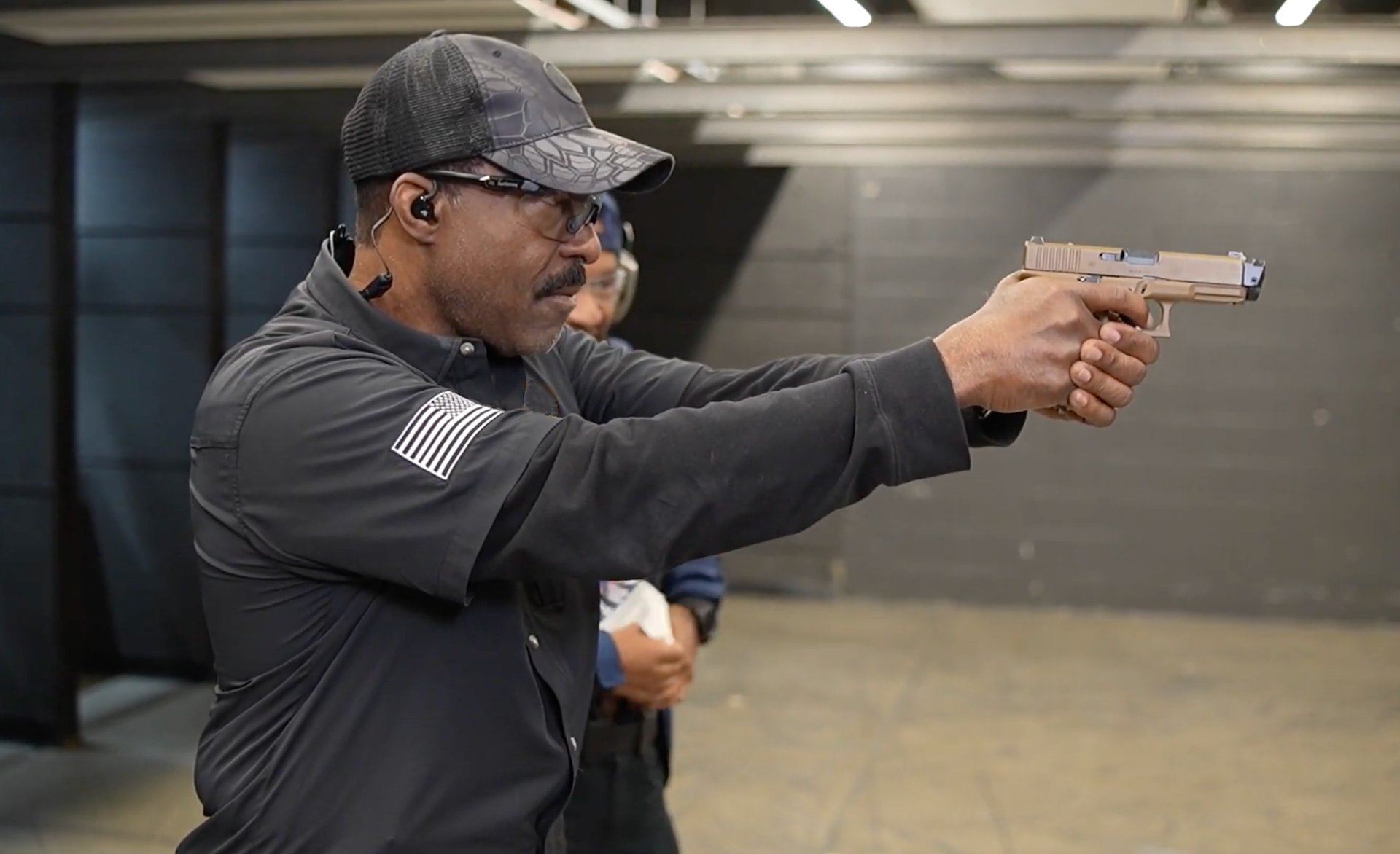 gray computer monitor