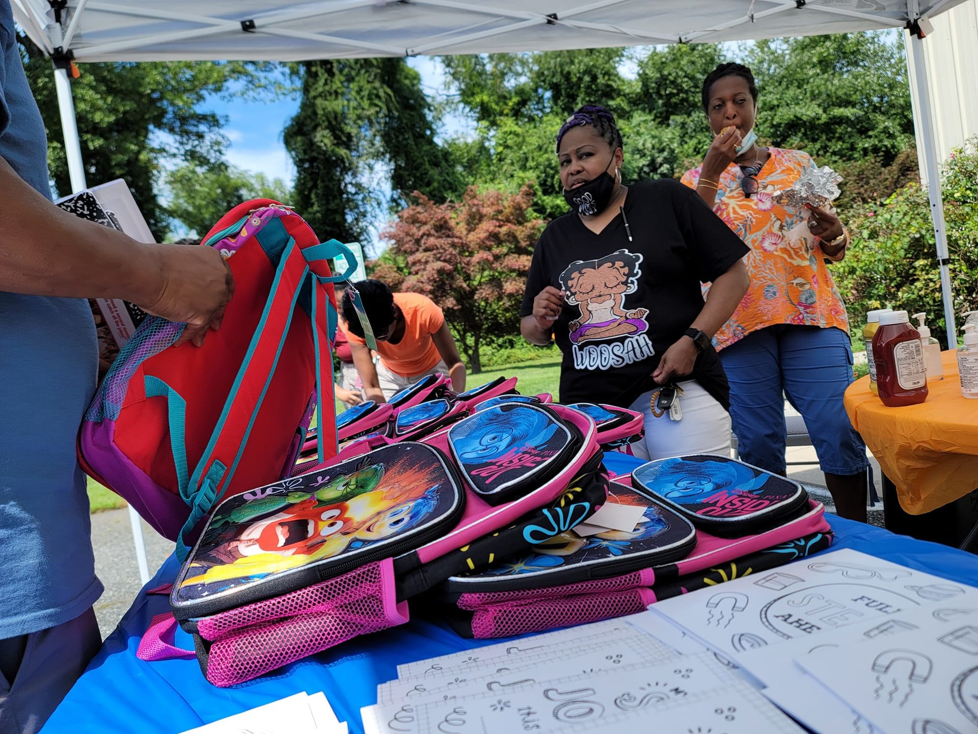 black and white bed linen