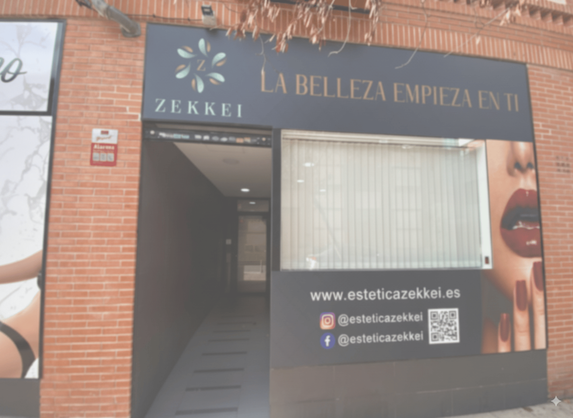 gray computer monitor