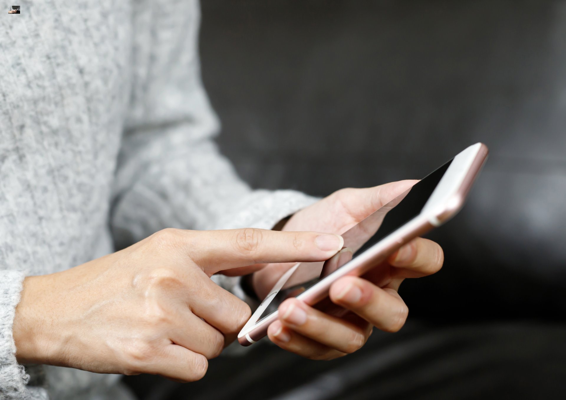 A person contacting a business