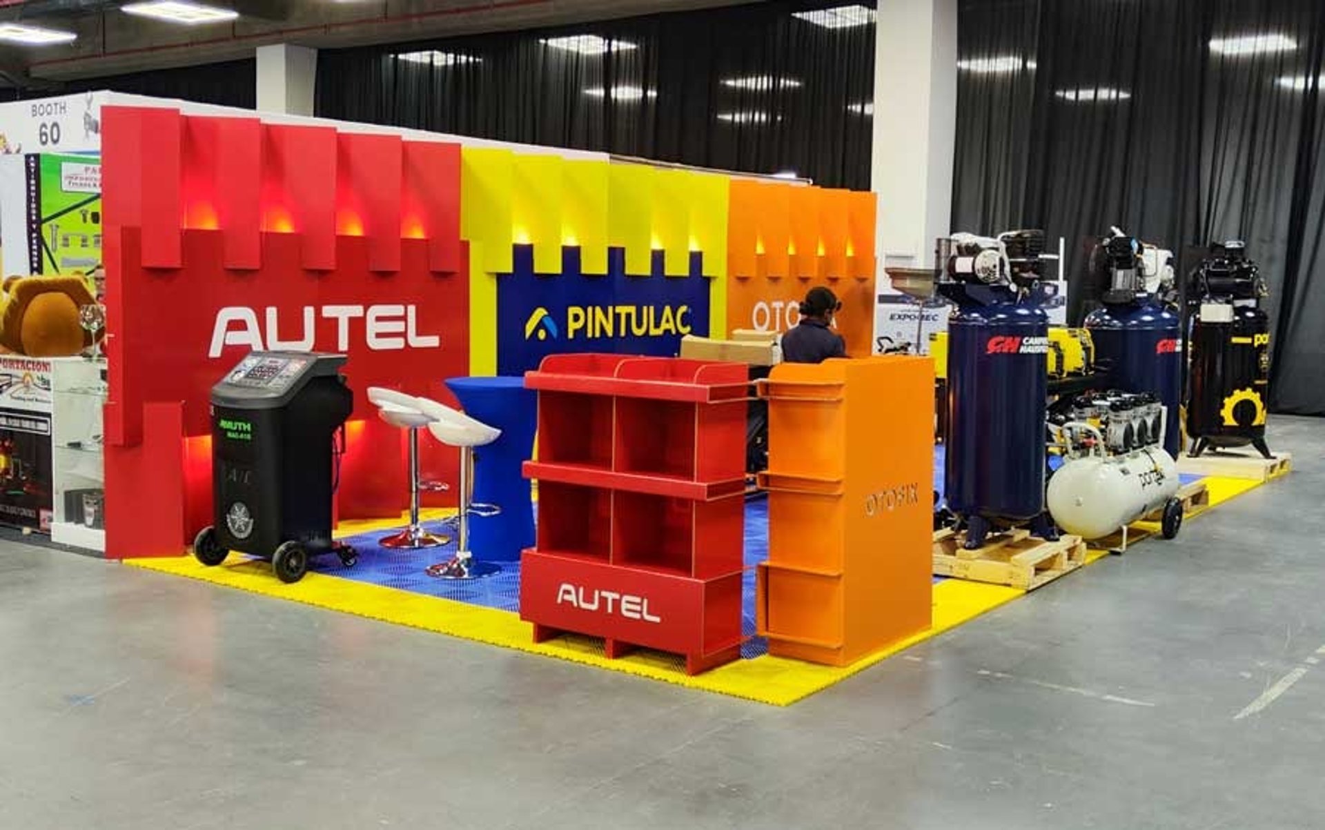 Stand para ferias y exposiciones hechos en cartón